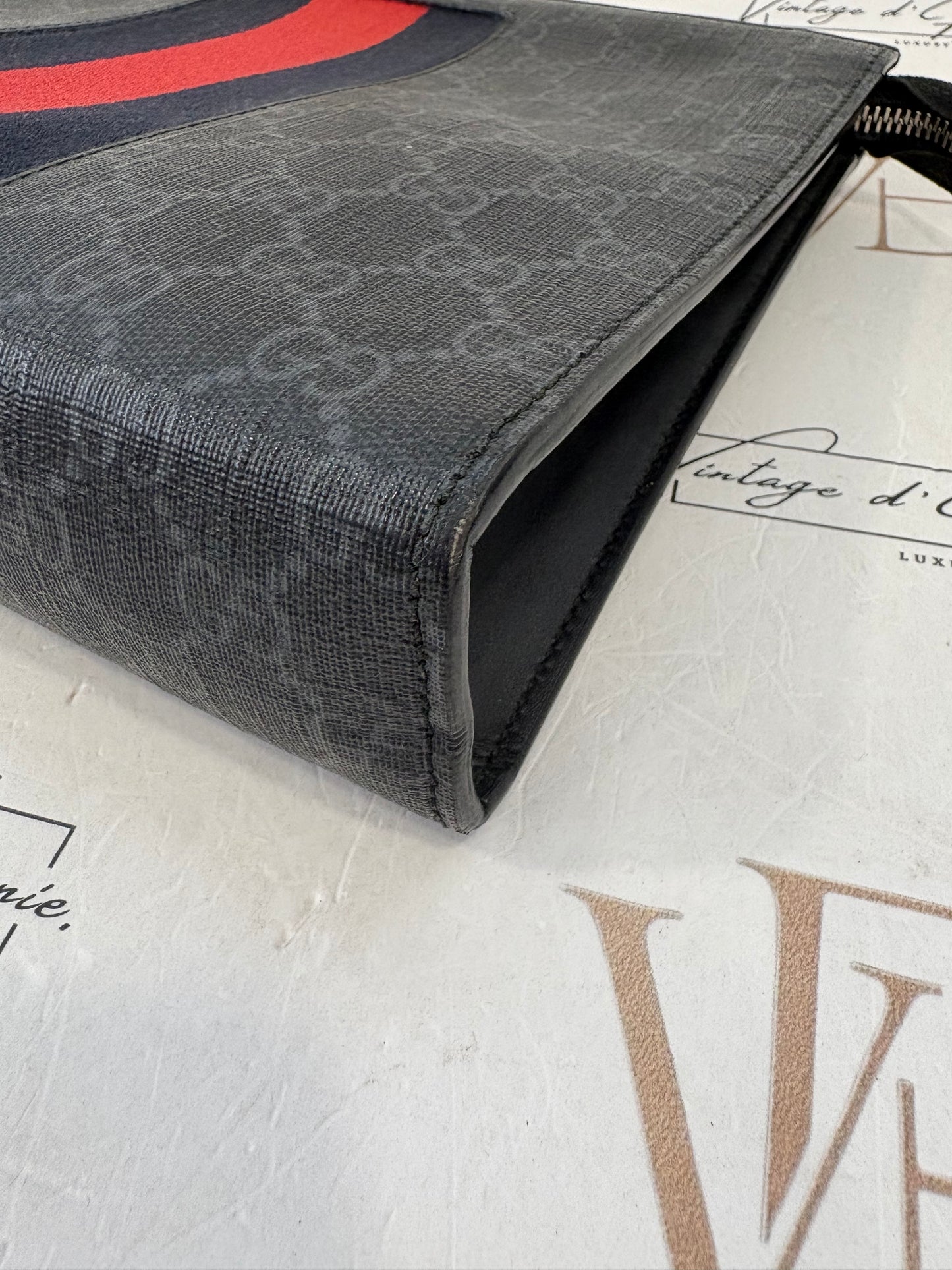 383180 - Gucci Supreme