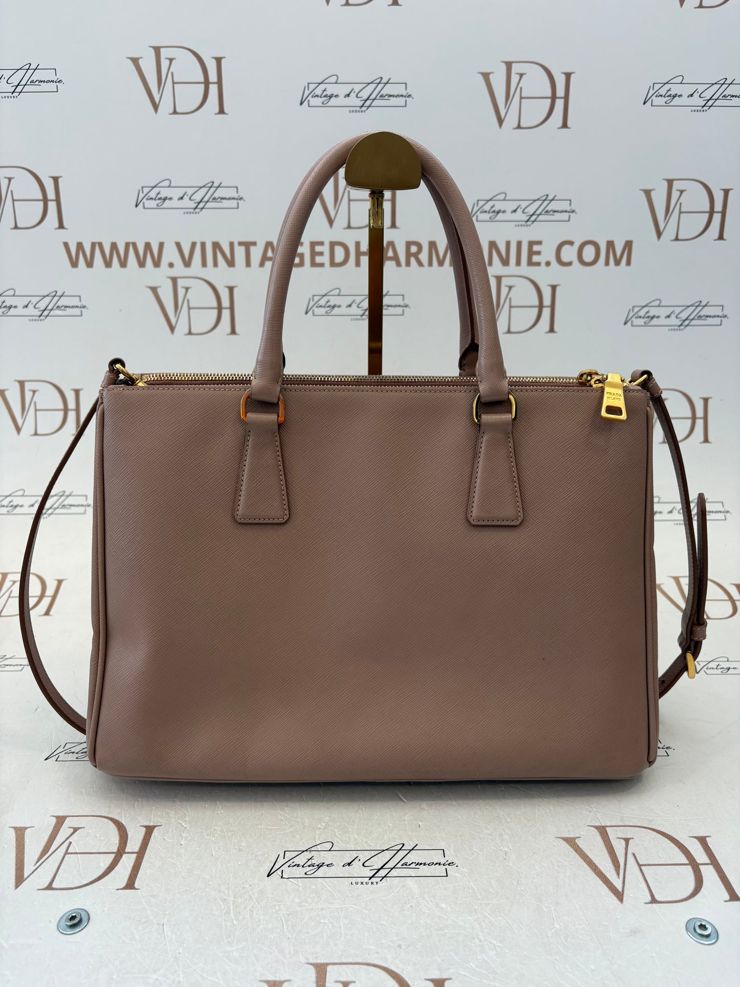 383919 - Prada Galleria