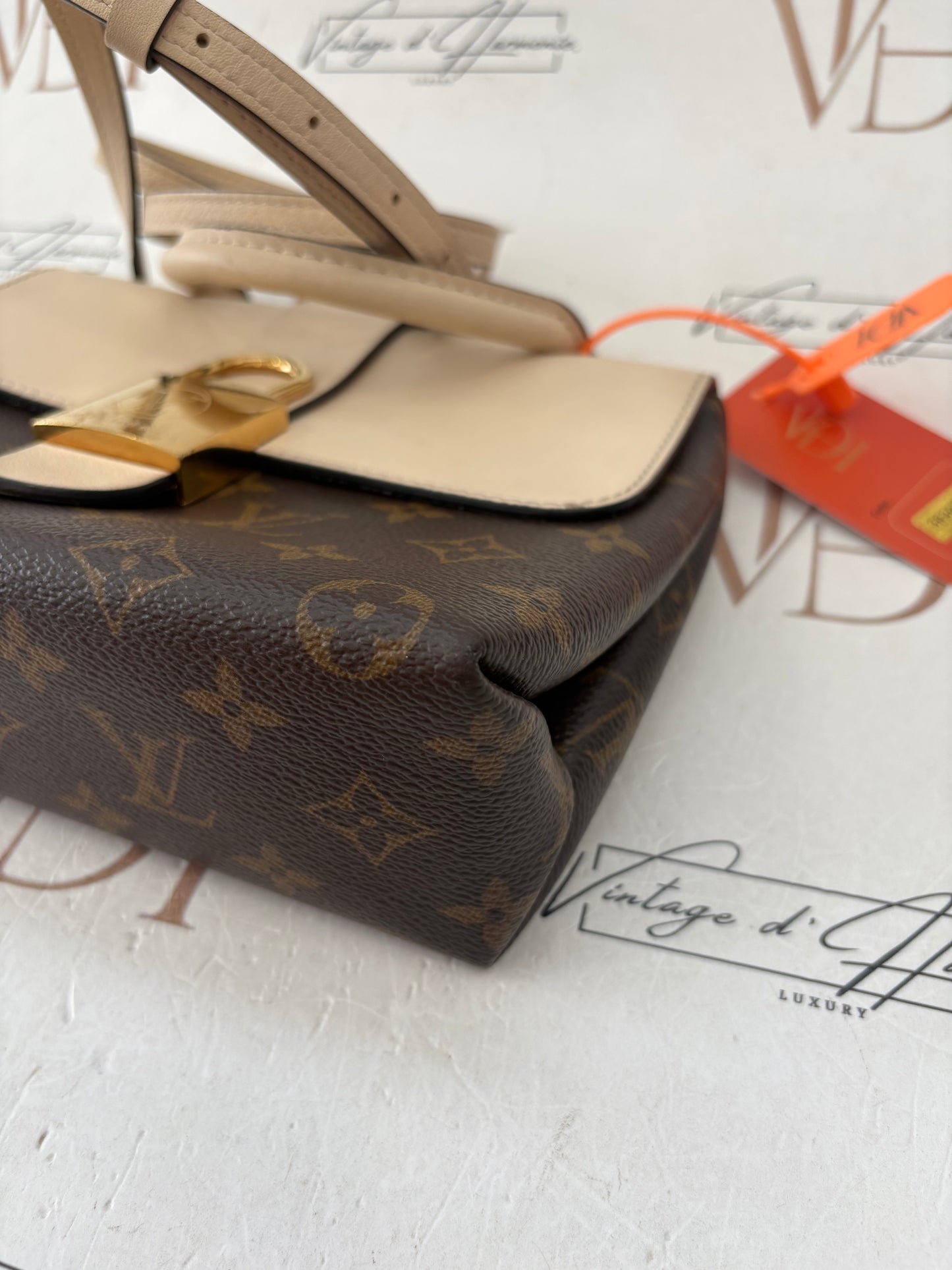383979 - Louis Vuitton Locky BB