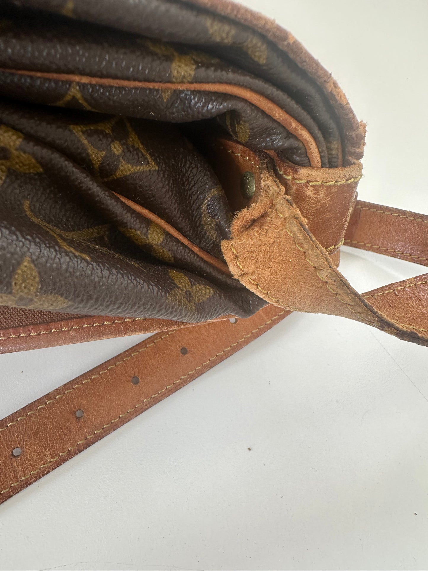 Louis Vuitton Saumur35