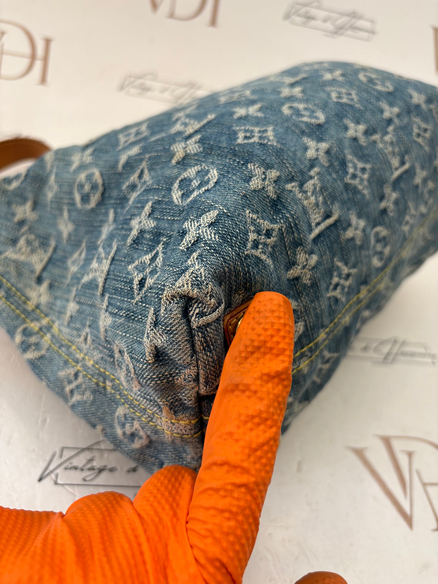 018804 - Louis Vuitton Baggy PM