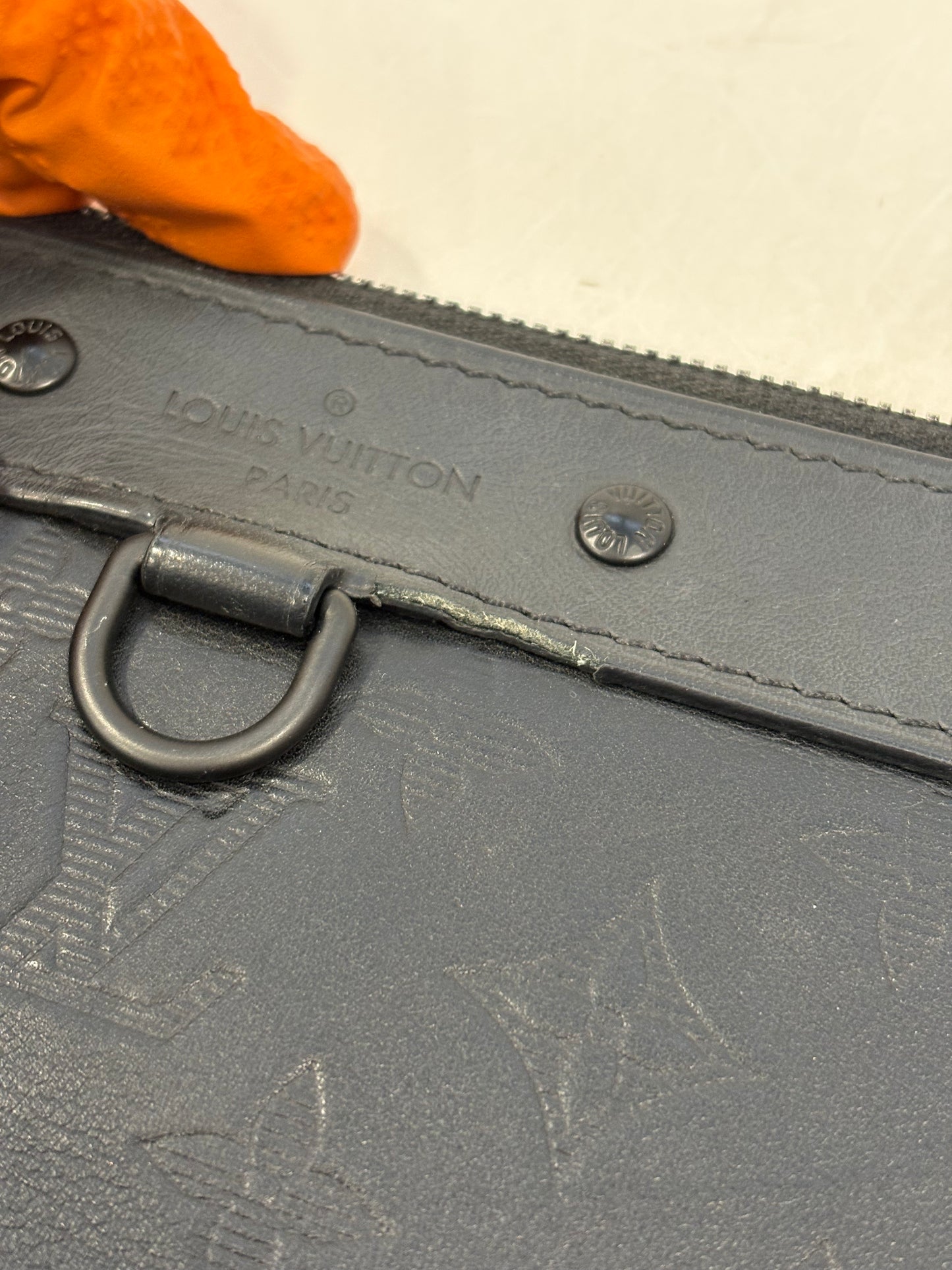 382874 - Louis Vuitton Discovery Pochette