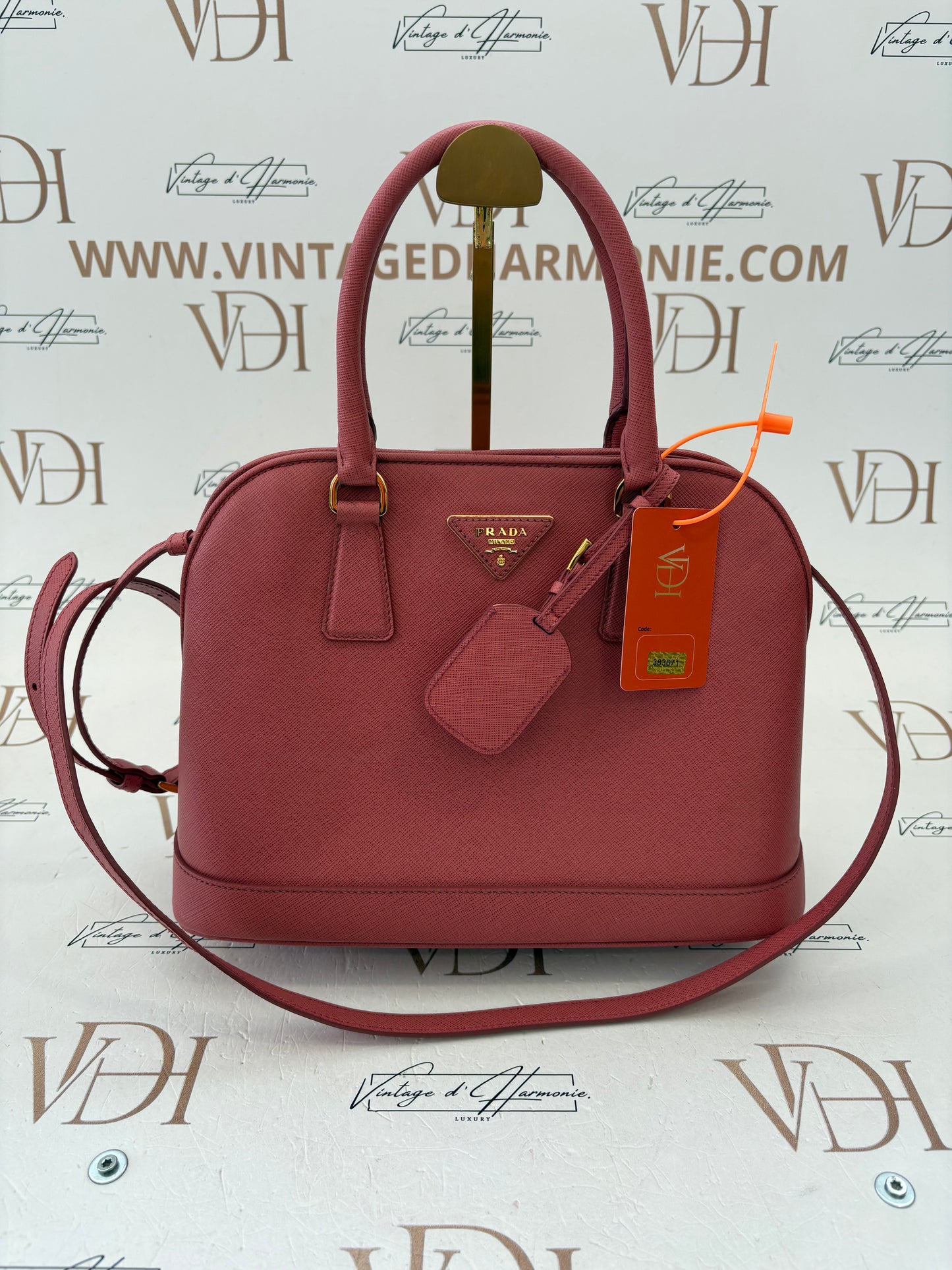 383671 - Prada Promenade