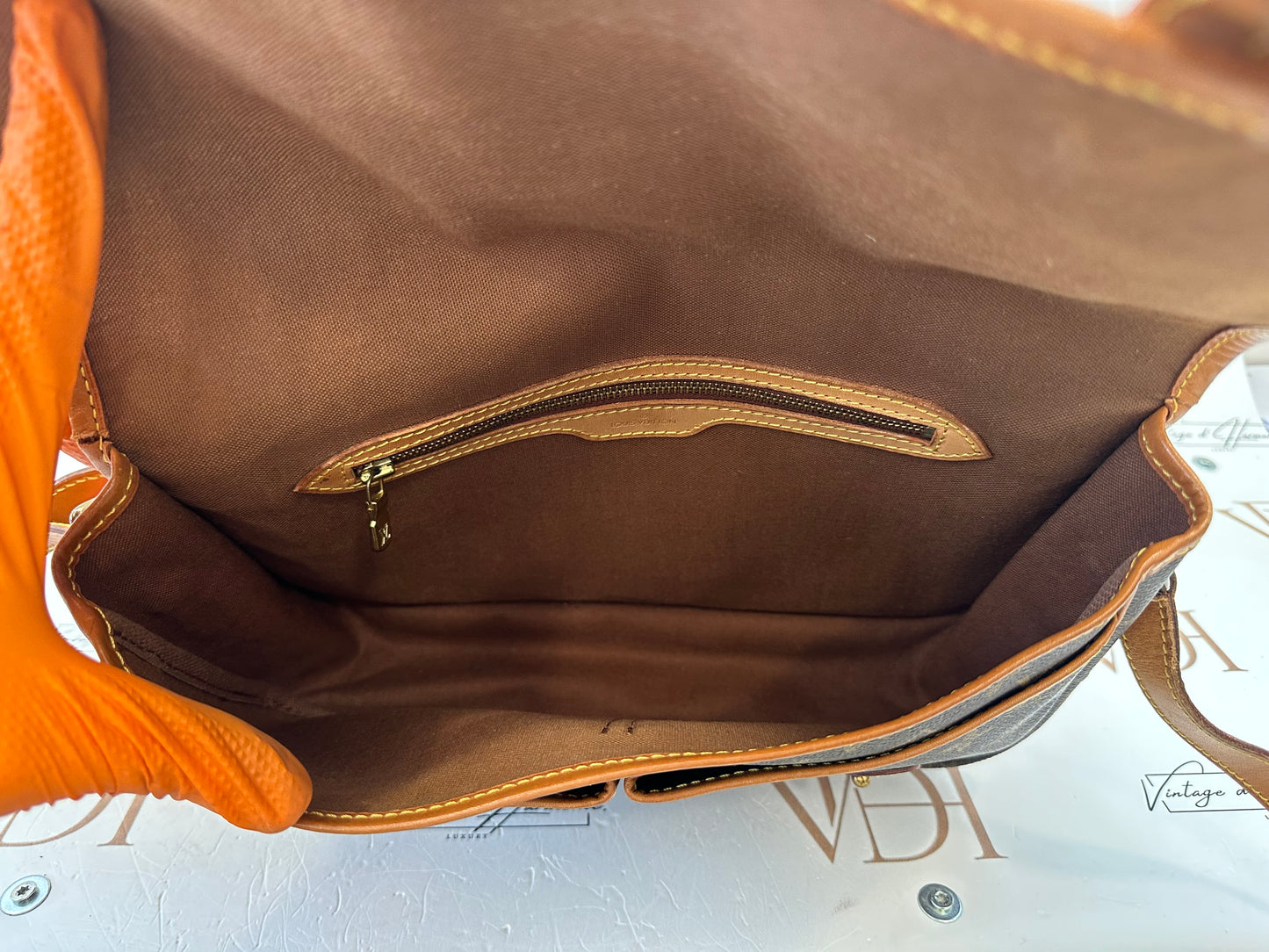 017830 - Louis Vuitton Gibeciere MM