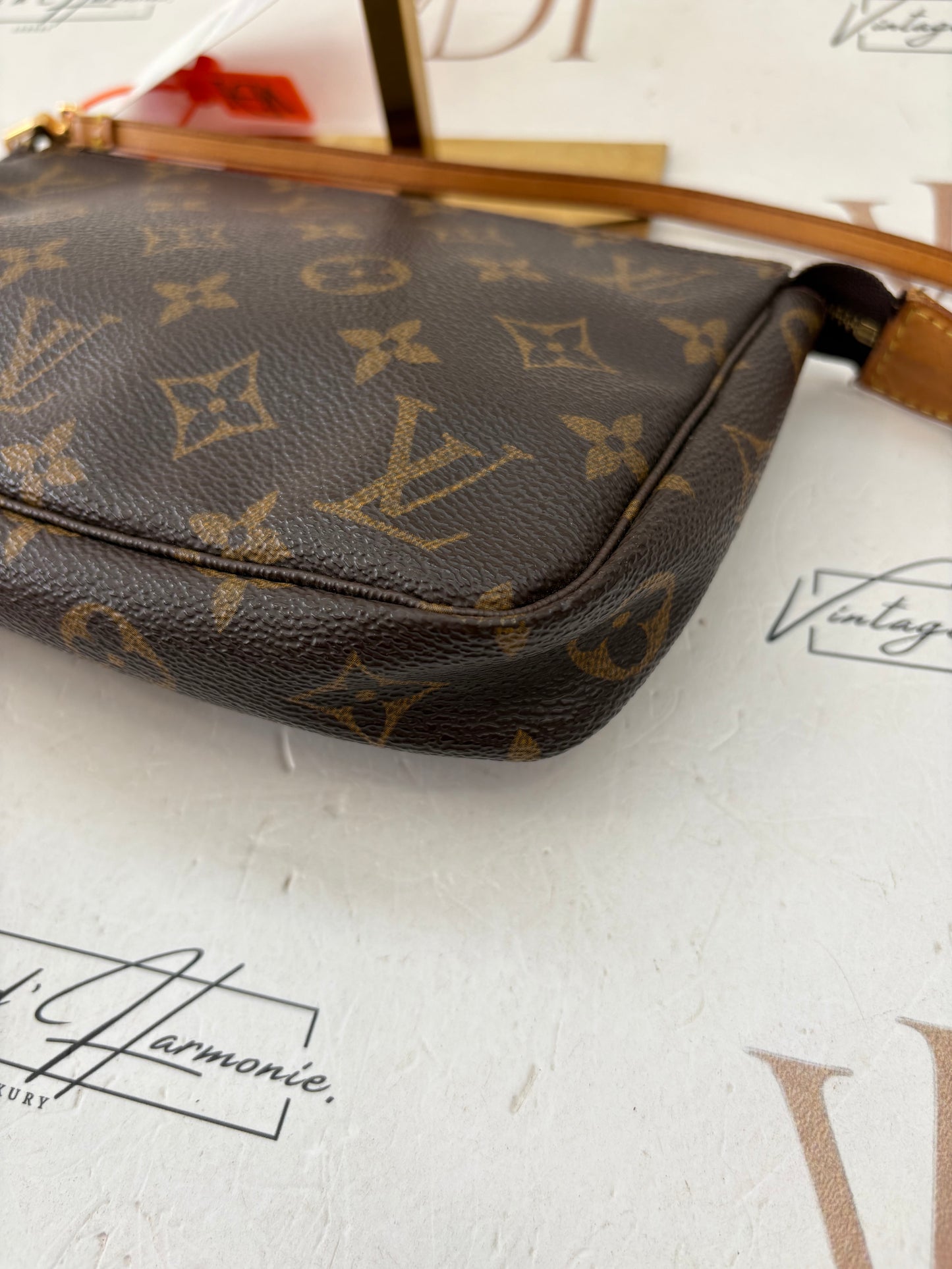 018965 - Louis Vuitton Pochette Accessoires
