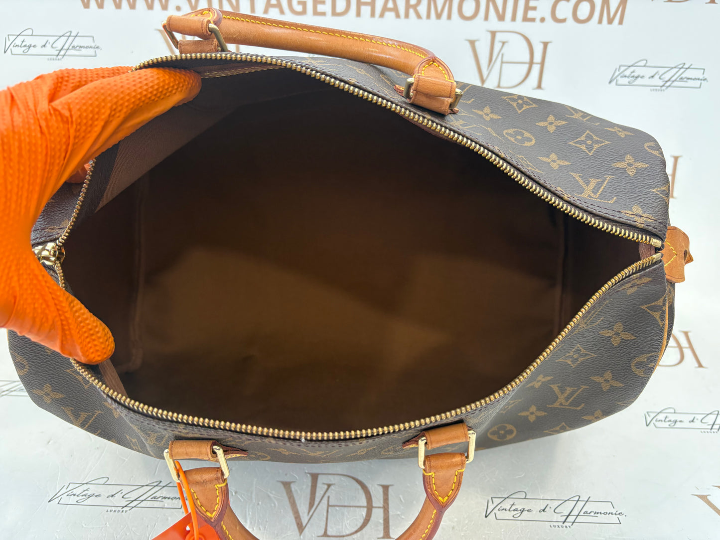 018820 - Louis Vuitton Speedy 40
