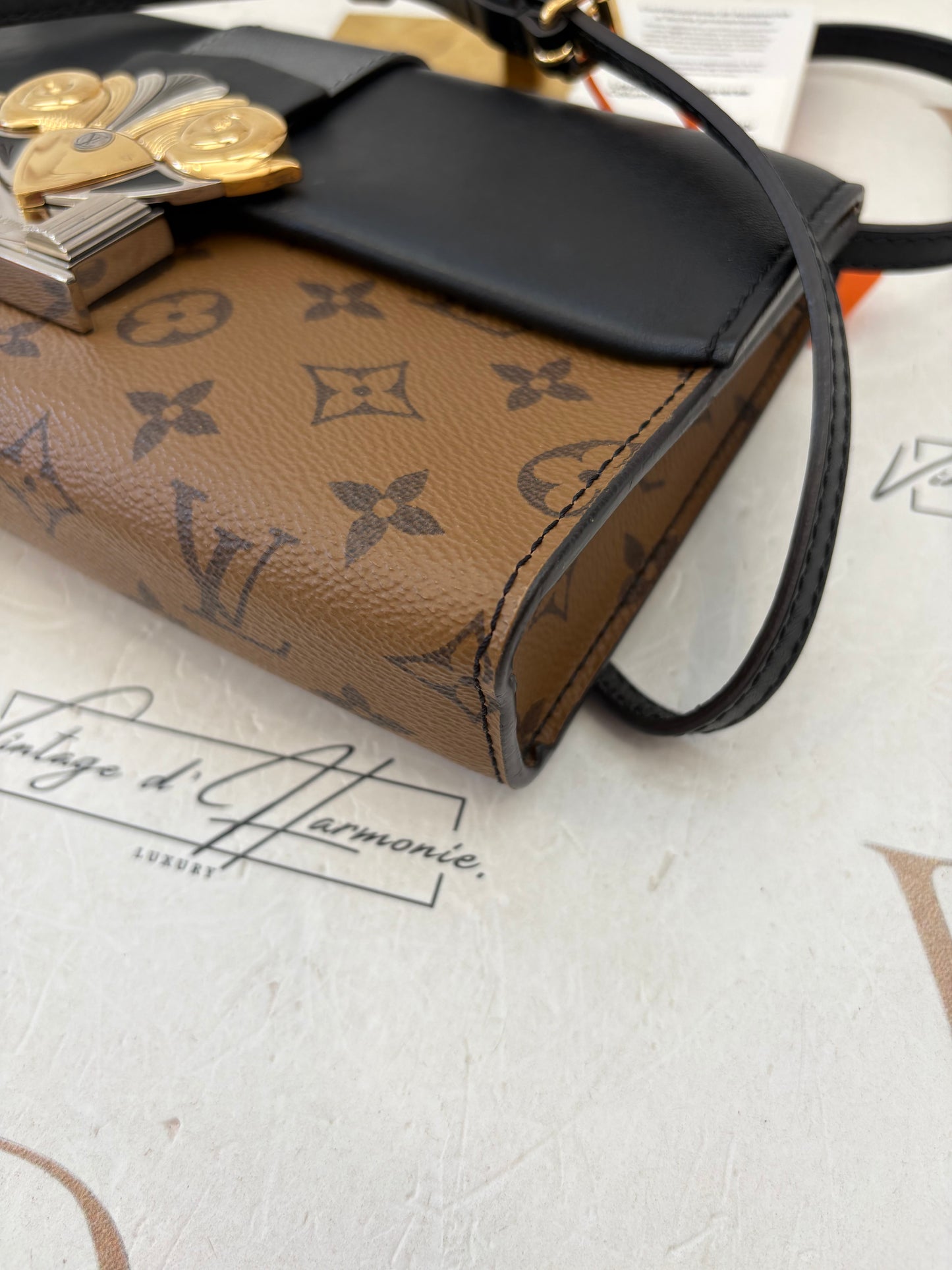 018835 - Louis Vuitton Reverse Column