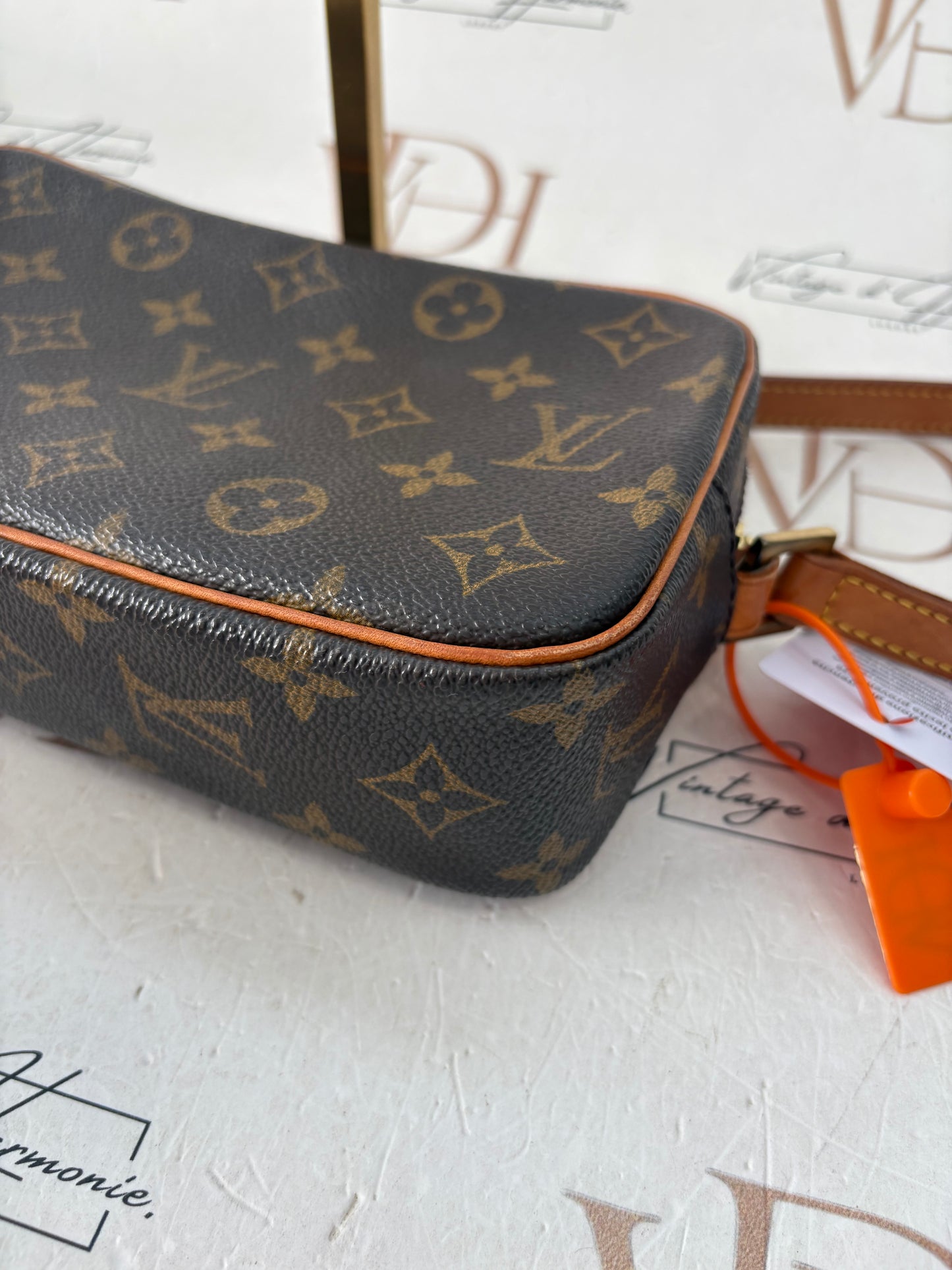 018526 - Louis Vuitton Pochette Cite