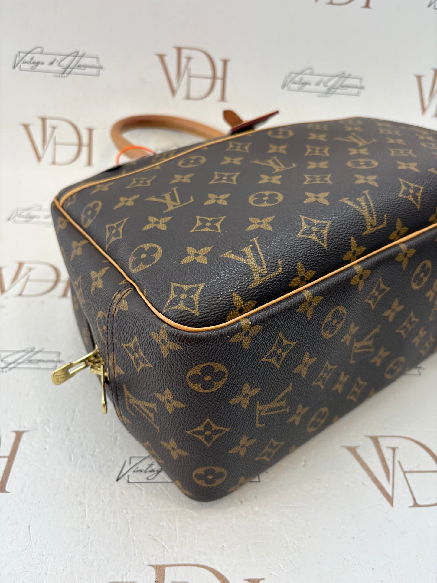 018318 - Louis Vuitton Deauville
