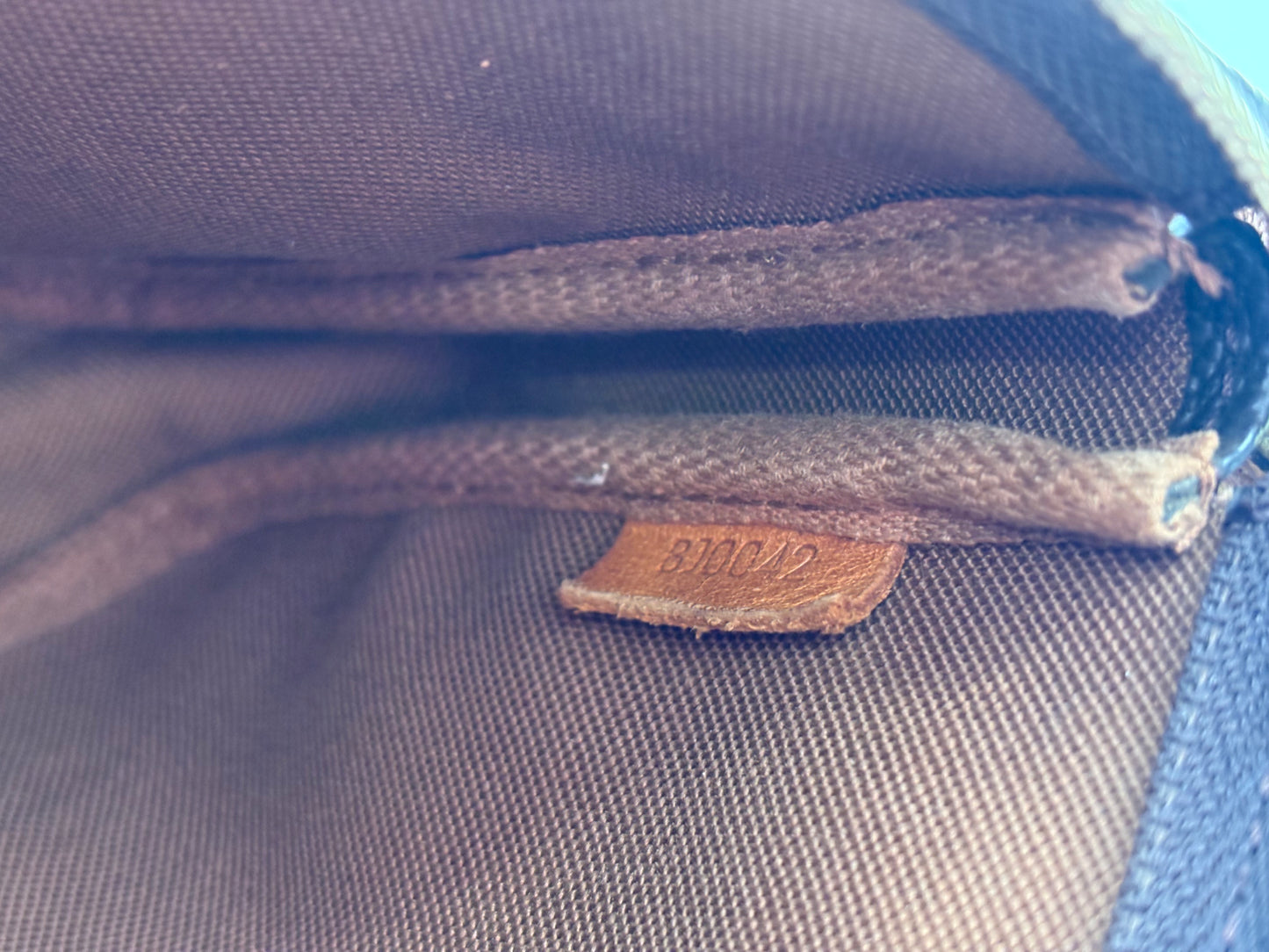 017193 - Louis Vuitton Pochette Accessoires