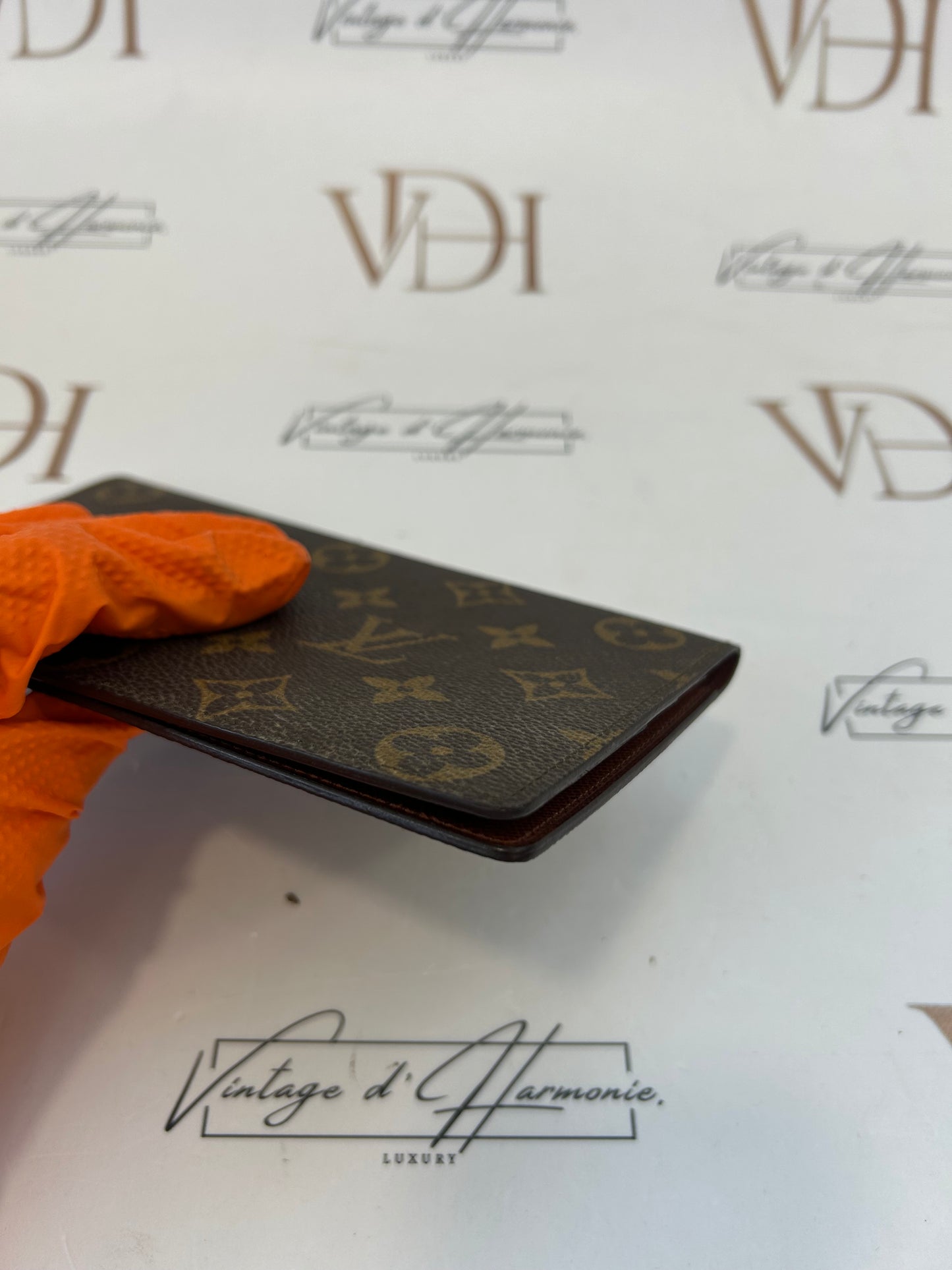 017344 - LV Wallet