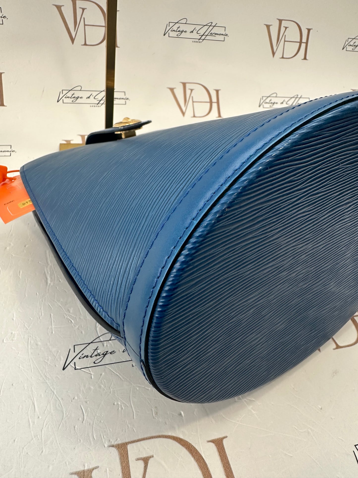 017799 - Louis Vuitton Epi Blue Cluny
