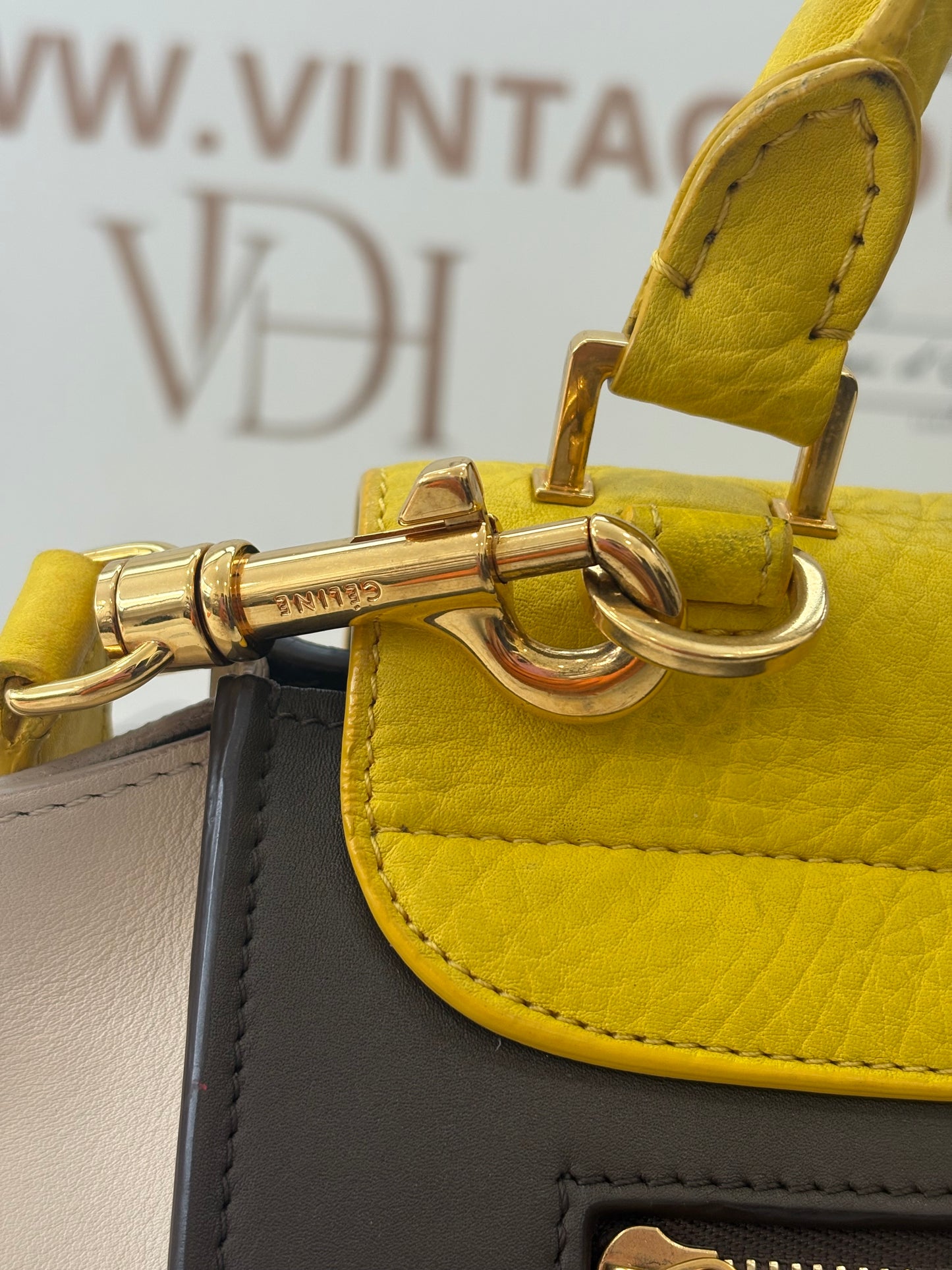384132 - Céline Trapeze