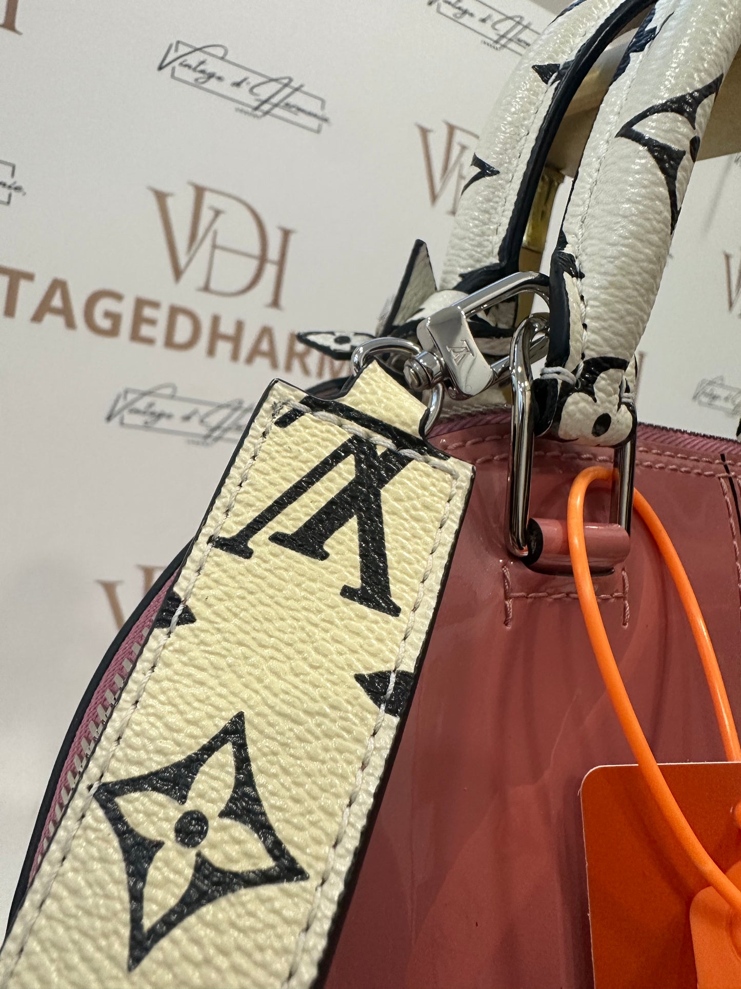 383001 - Louis Vuitton Alma BB