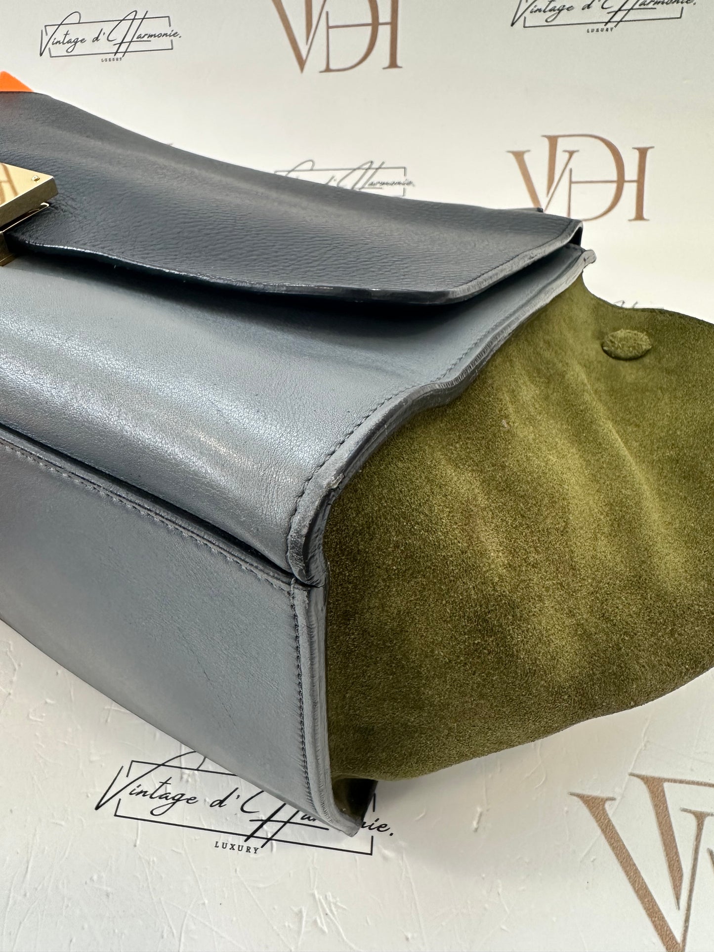 382607 - Celine Trapeze