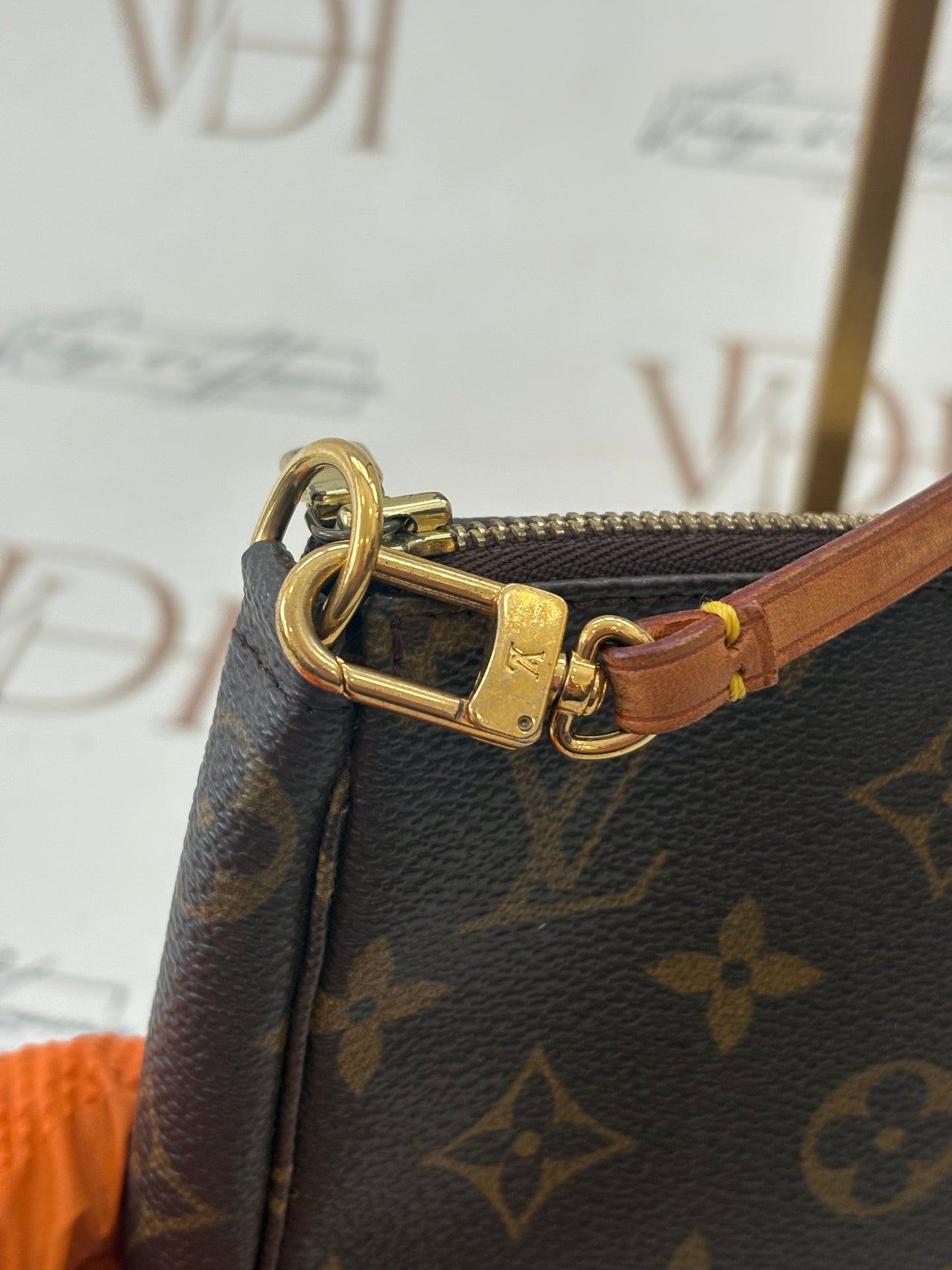 018635 - Louis Vuitton Pochette Accessoires