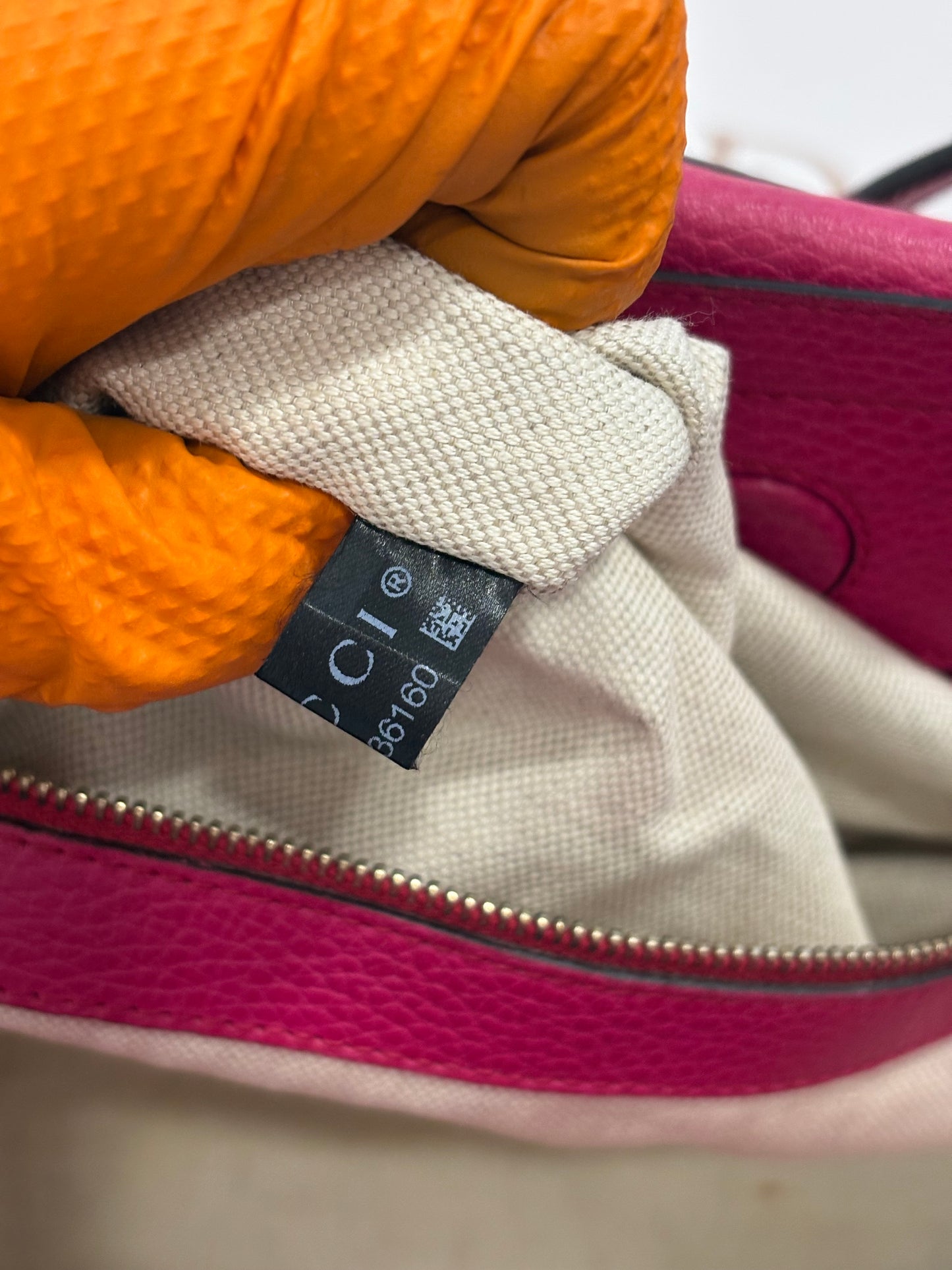 201590 - Gucci Swing