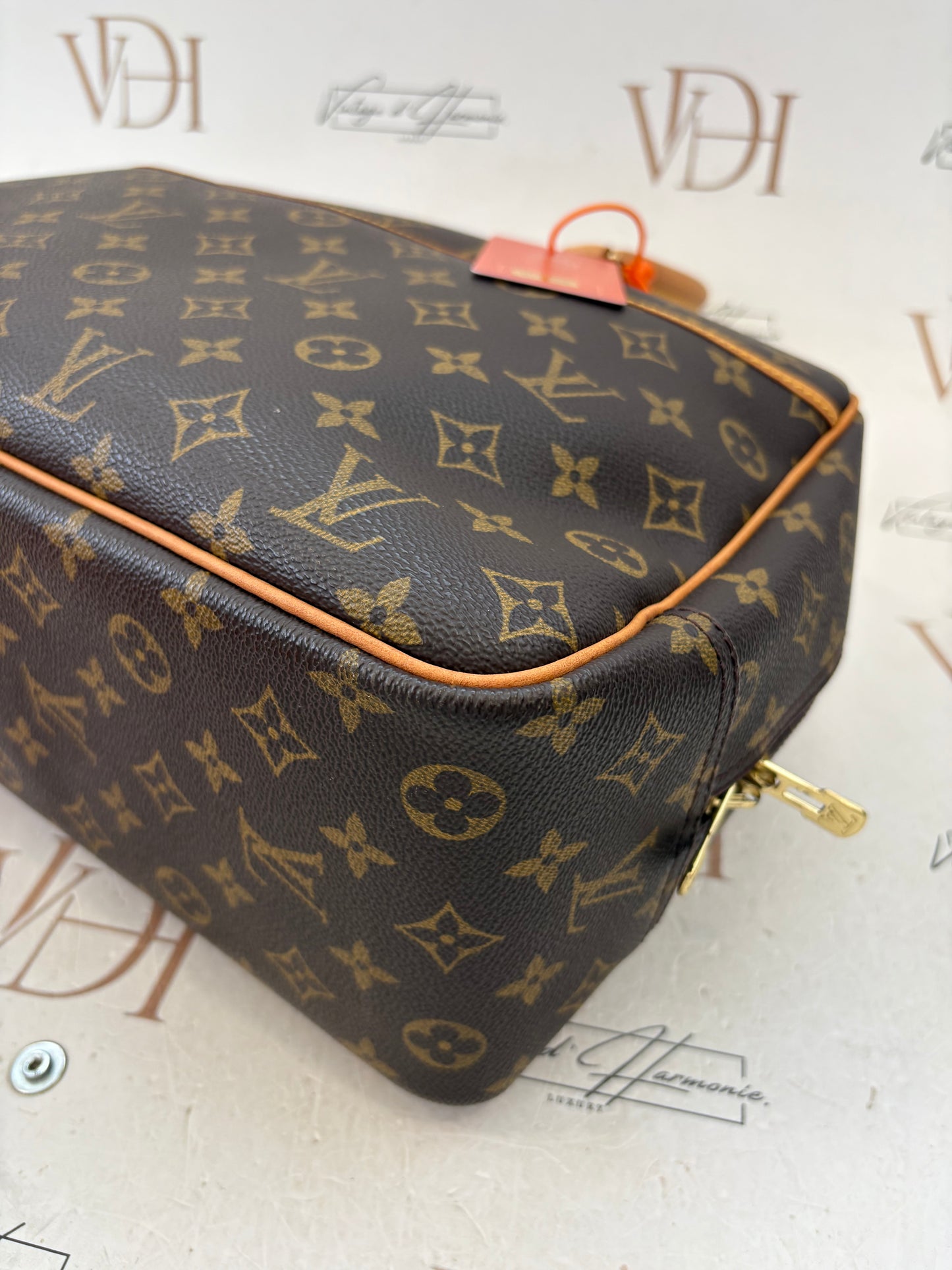 018379 - Louis Vuitton Deauville