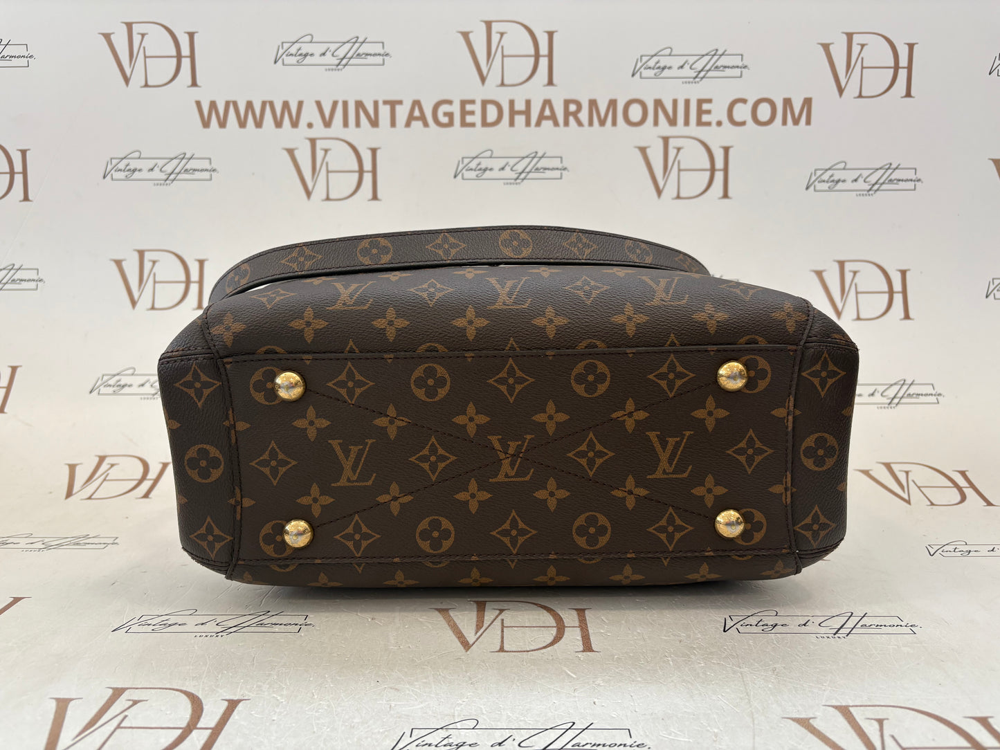 384104 - Louis Vuitton Montaigne
