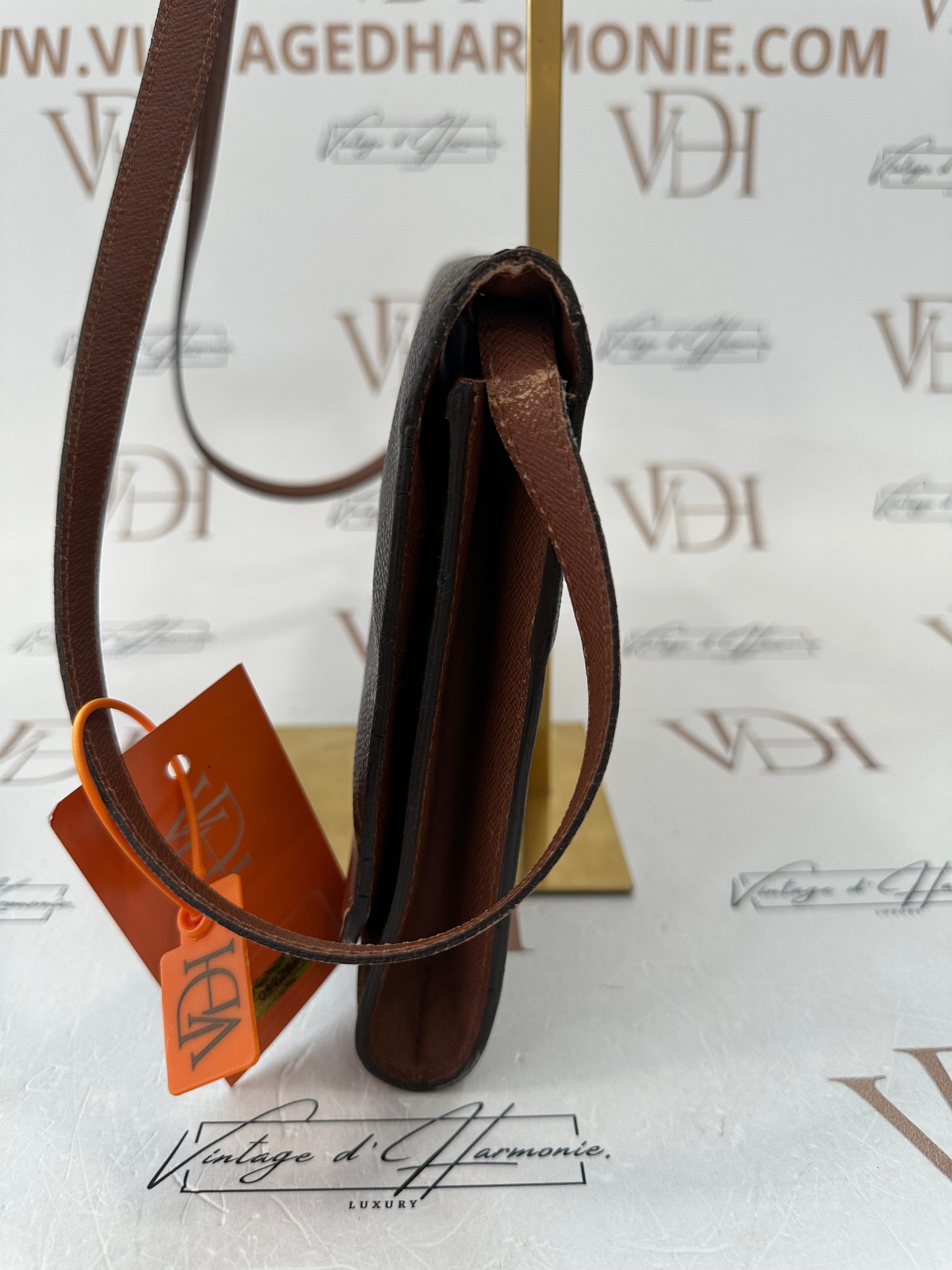 017784 - Louis Vuitton Bordeaux 27