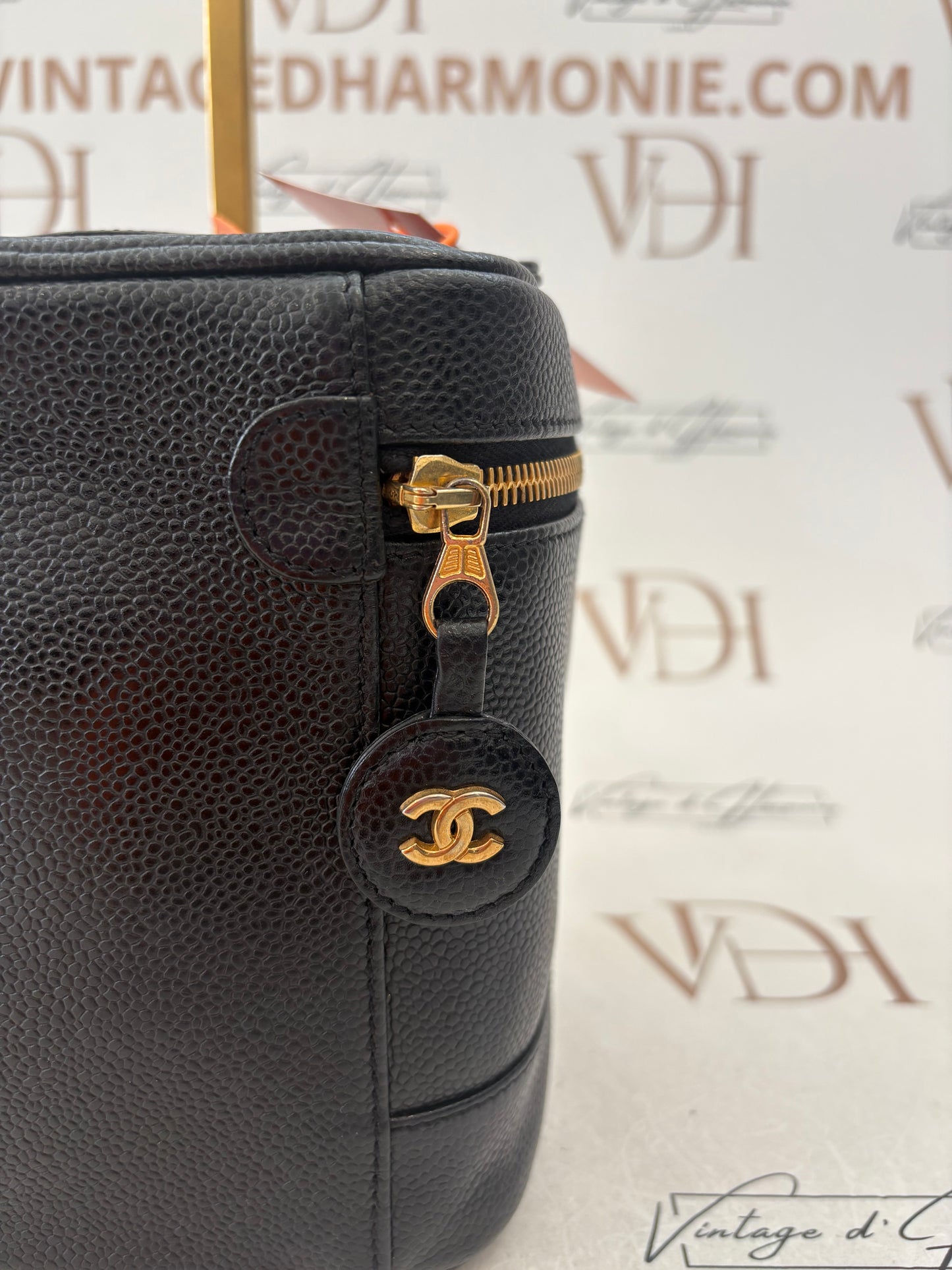018034 - Chanel Black Calfskin Vanity