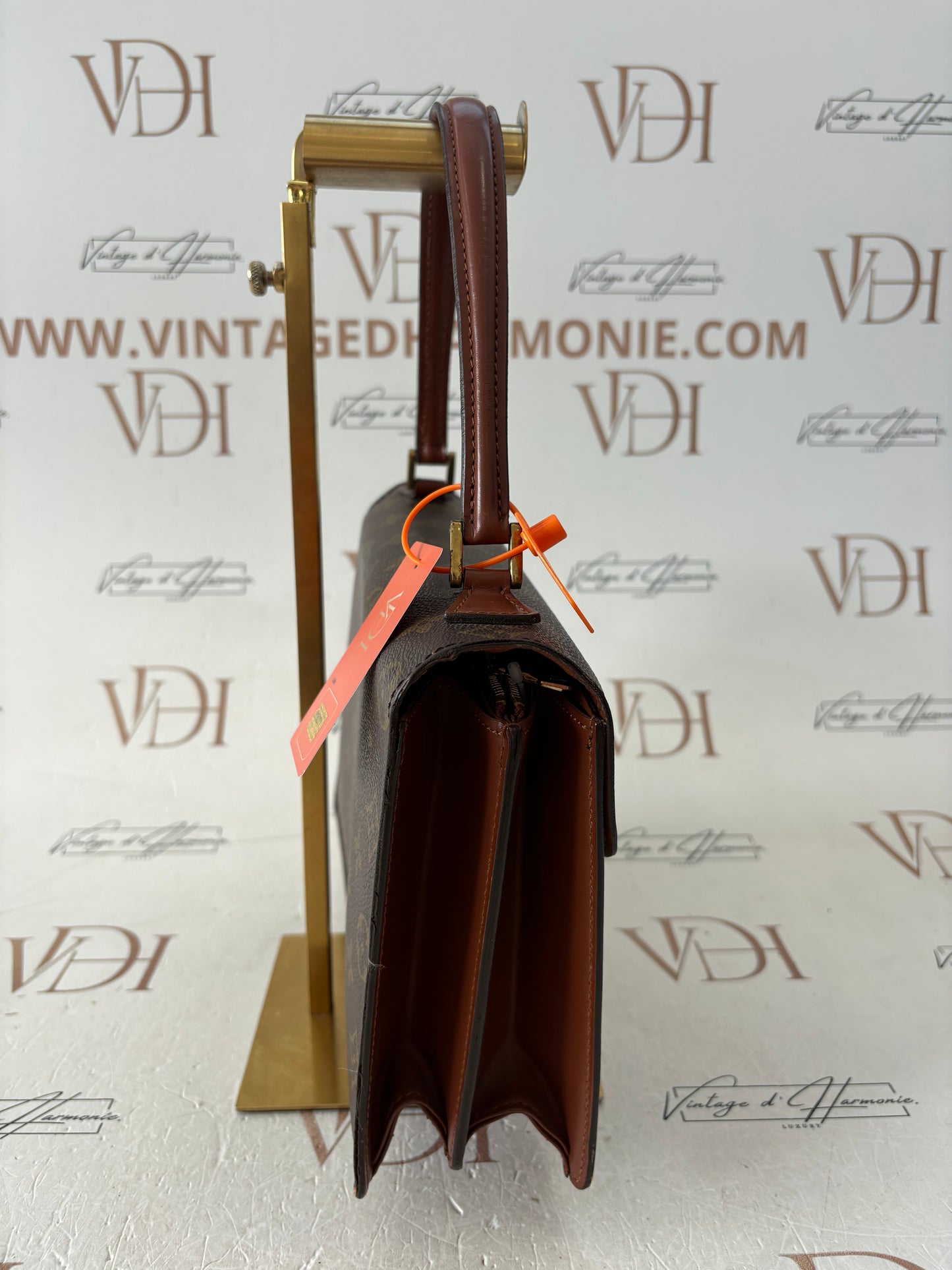 018271 - Louis Vuitton Concorde