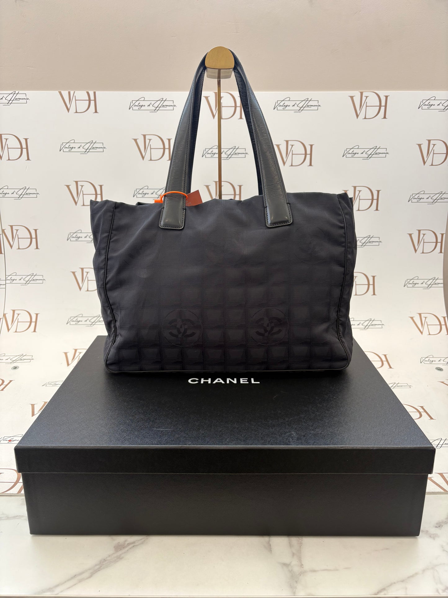 018228 - Chanel Tote Dark Jacquard