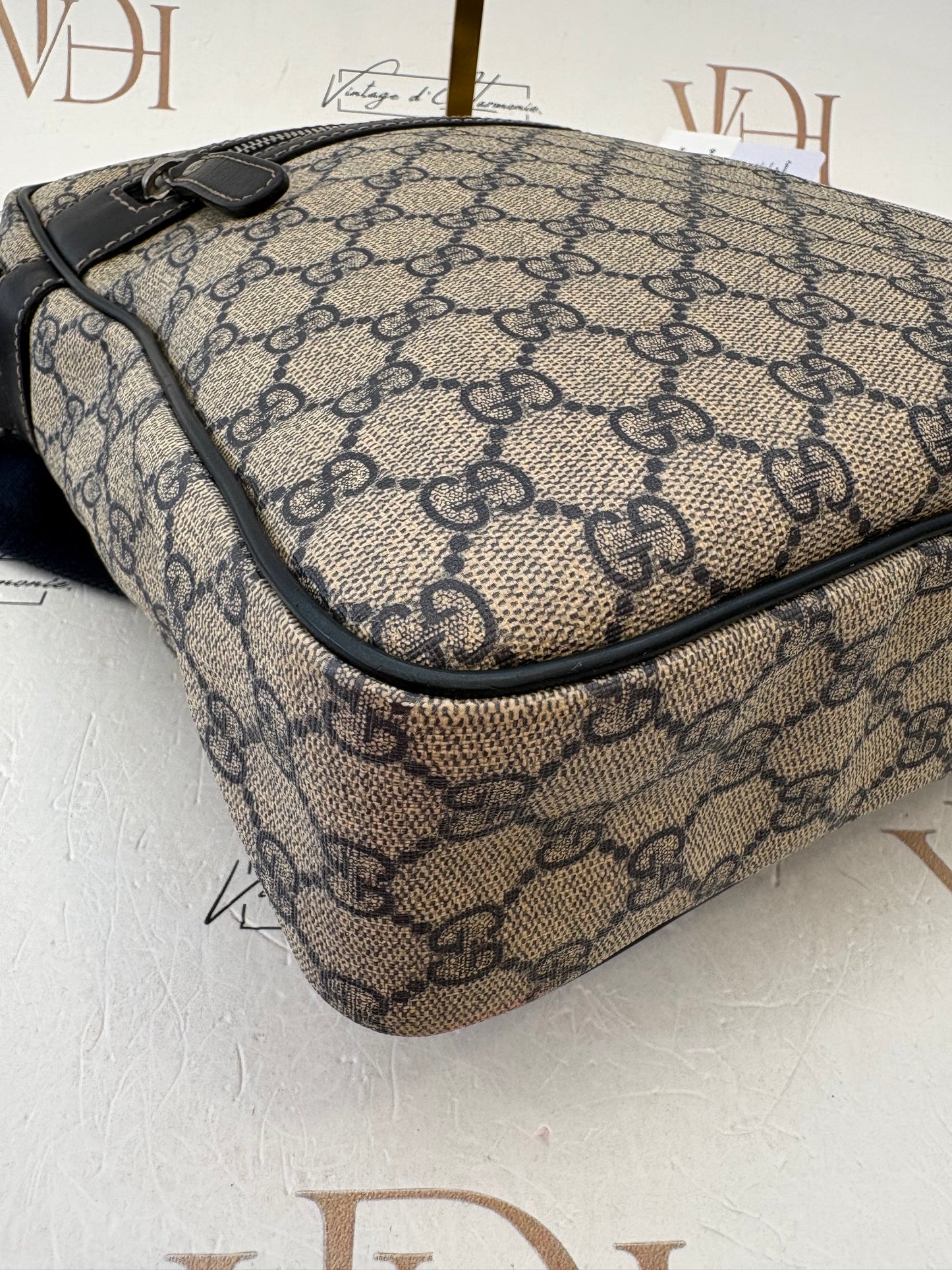 383243 - Gucci GG Supreme