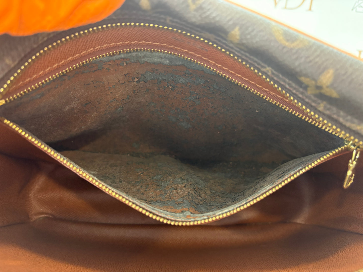 018525 - Louis Vuitton Nile