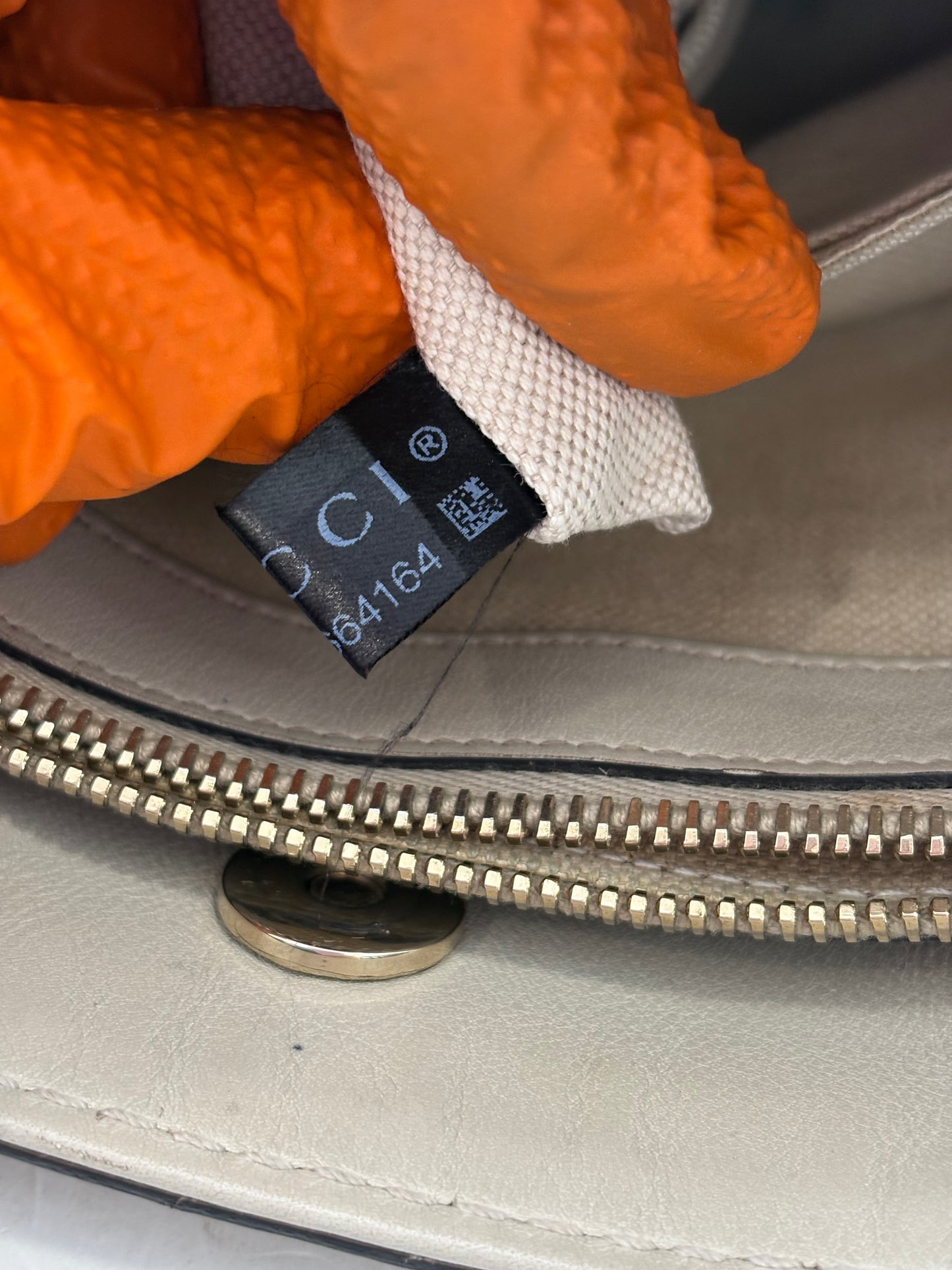 383915 - Gucci Sukey
