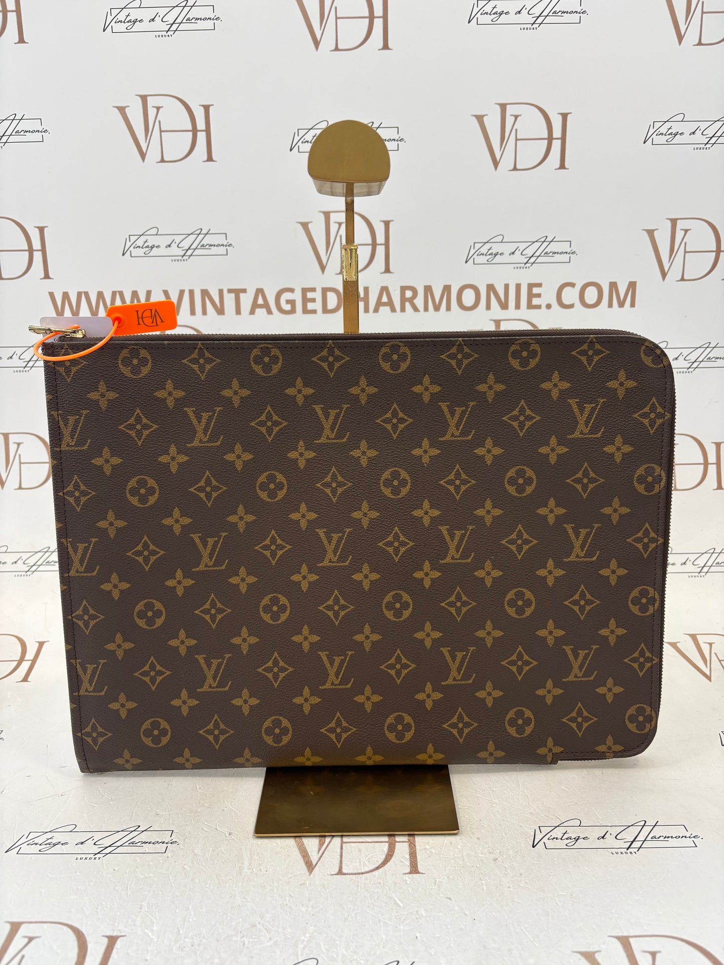017062 - Louis Vuitton Pochette Documents