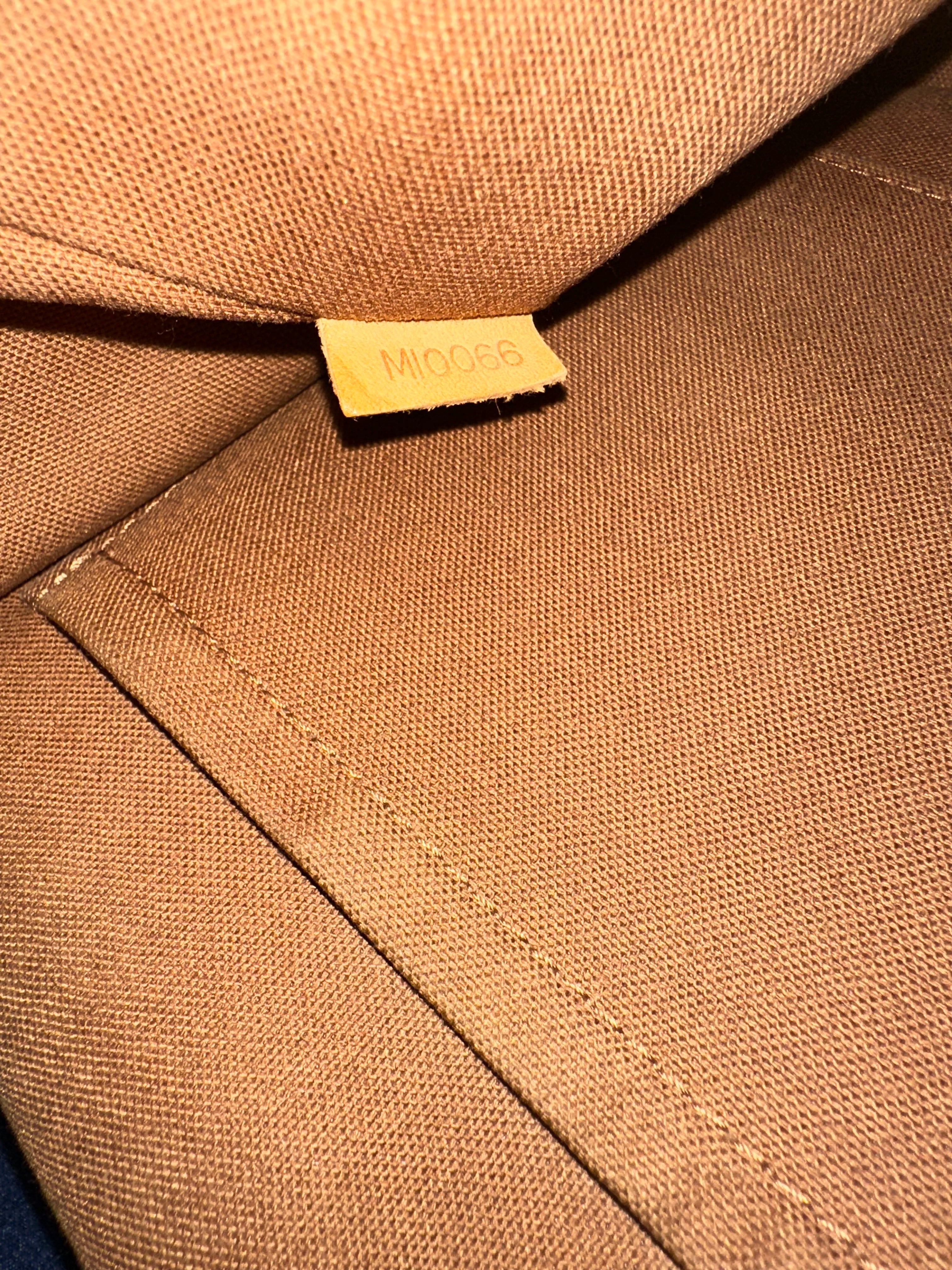 Louis Vuitton Messenger Bosphore