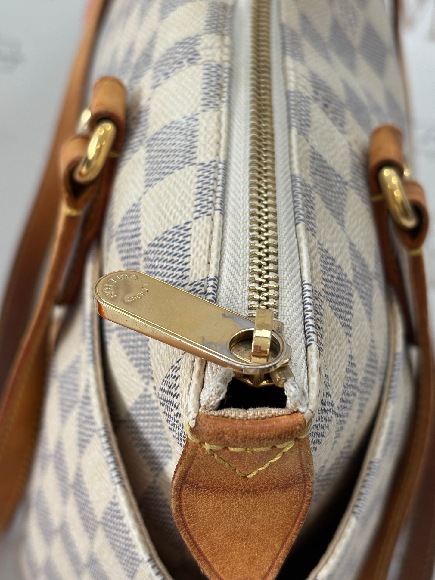 018213 - Louis Vuitton Azur Totally PM