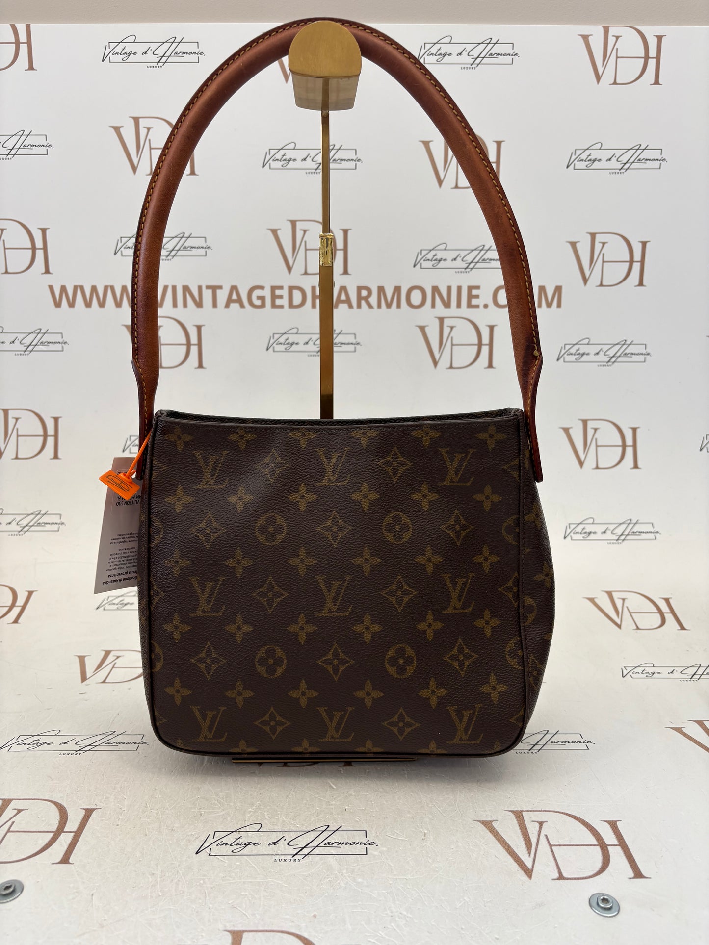 018130 - Louis Vuitton Looping MM