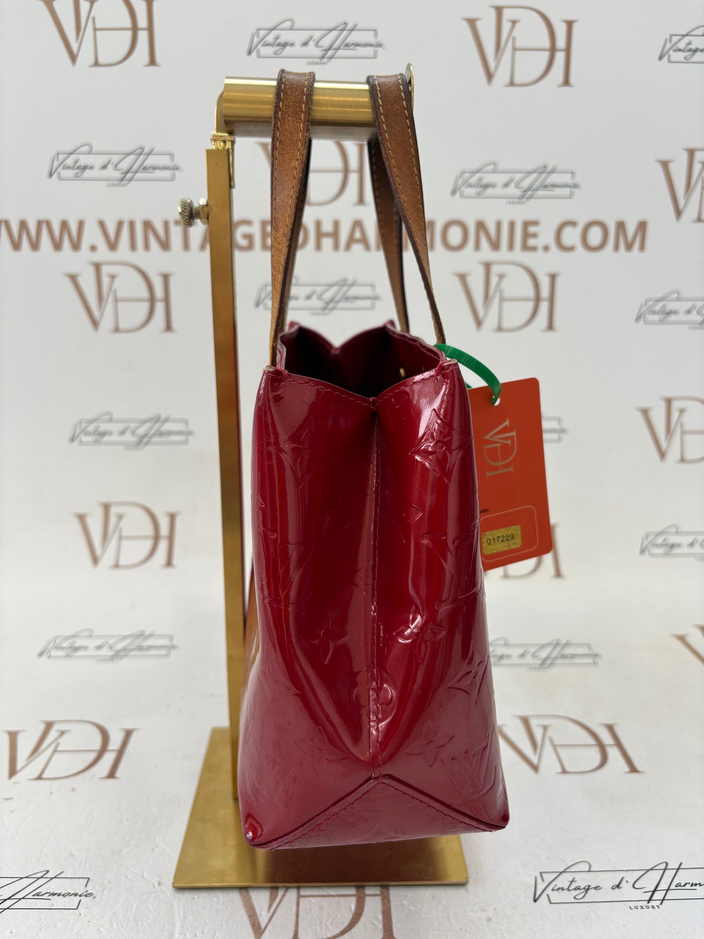 017229 - Louis Vuitton Vernis Reade PM