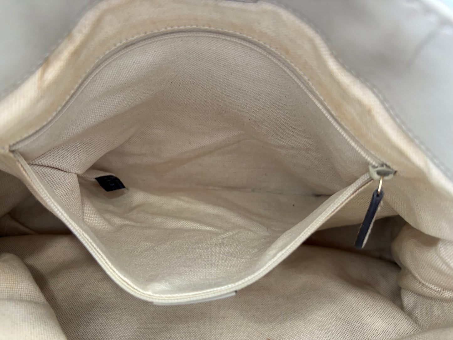 383915 - Gucci Sukey