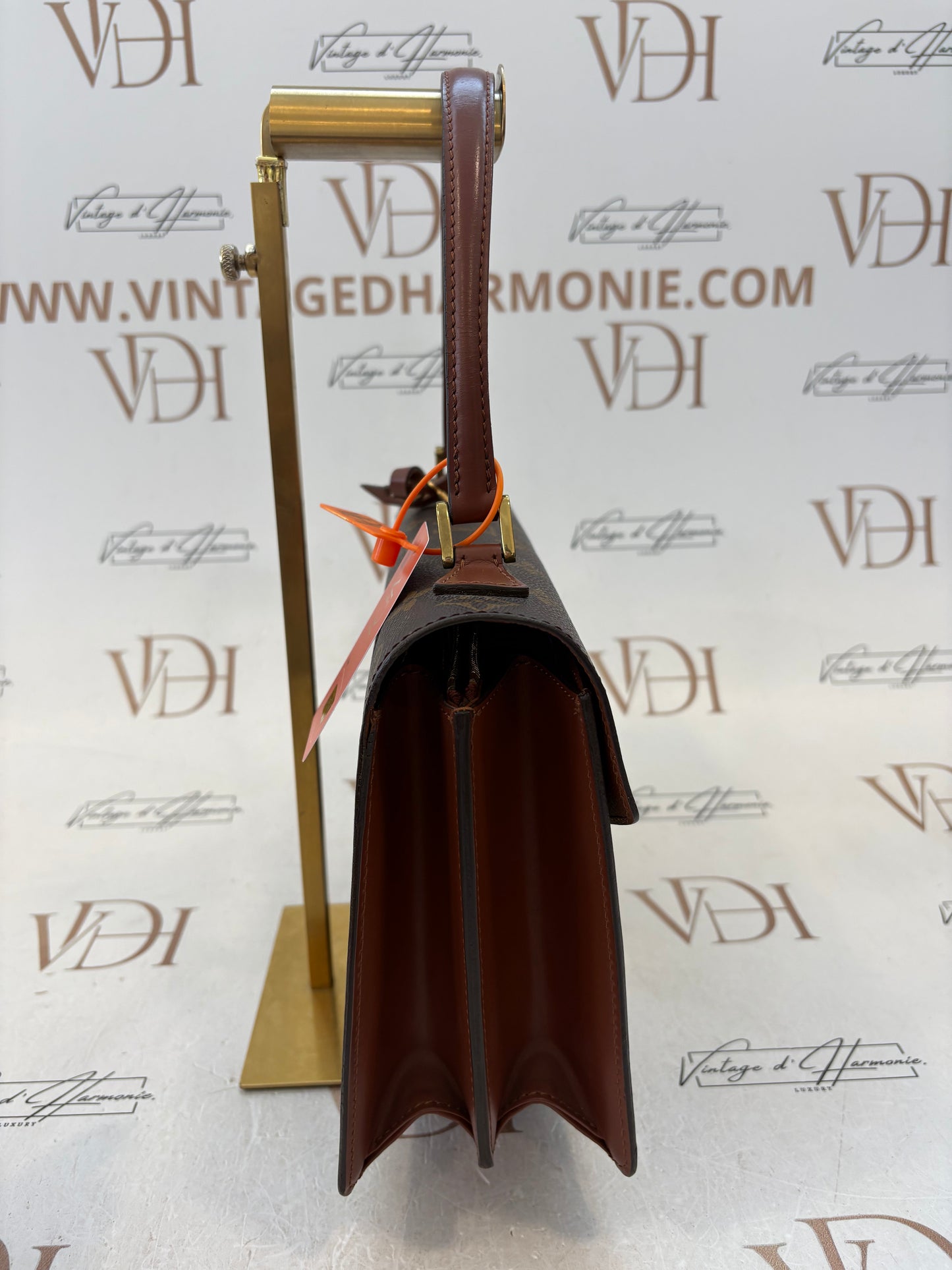 018220 - Louis Vuitton Concorde
