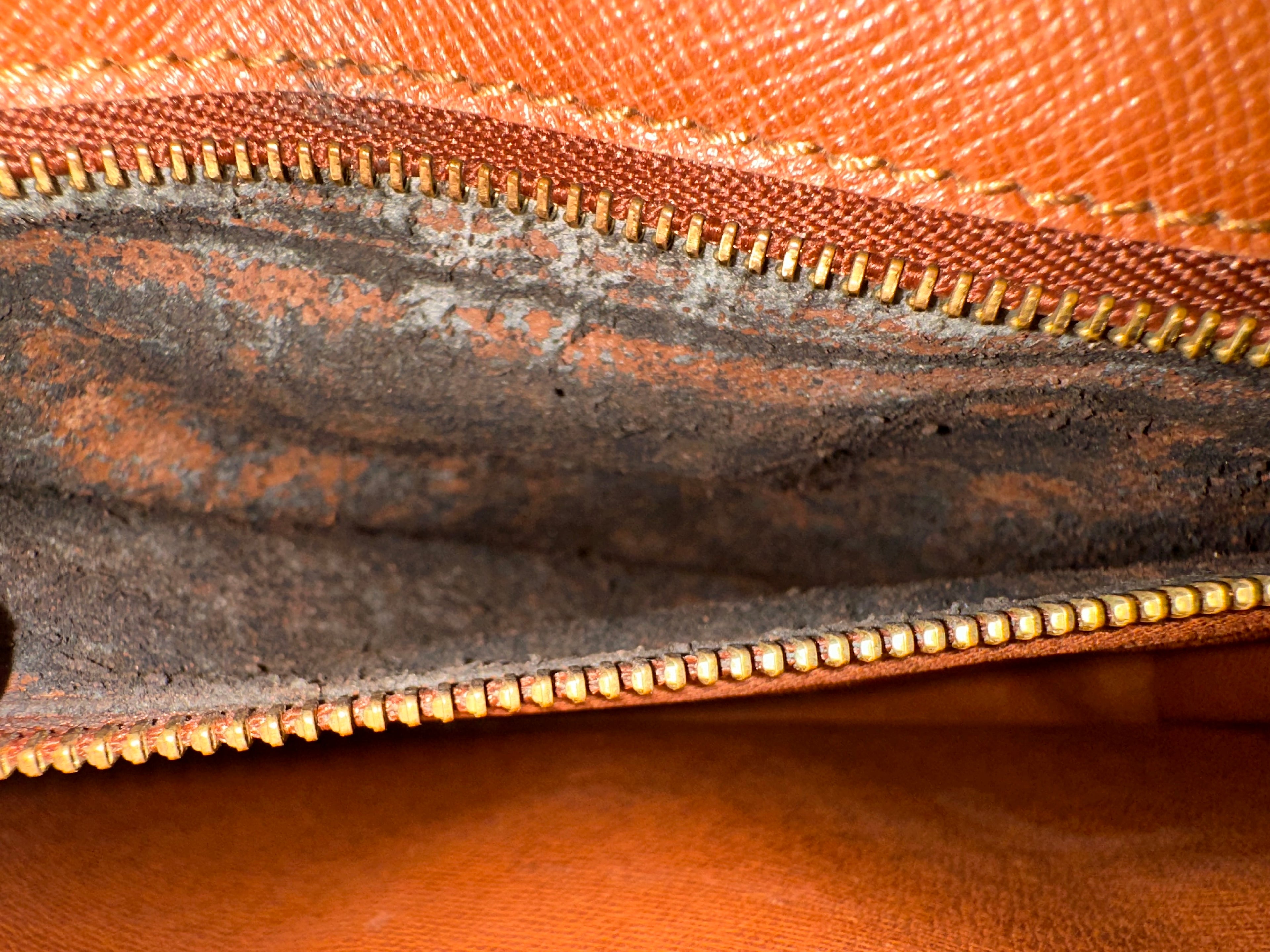 Louis Vuitton Monceau 28