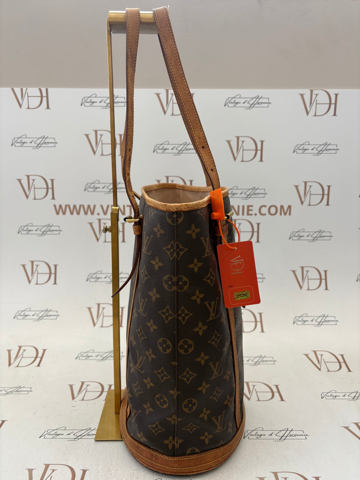 018539 - Louis Vuitton Bucket GM
