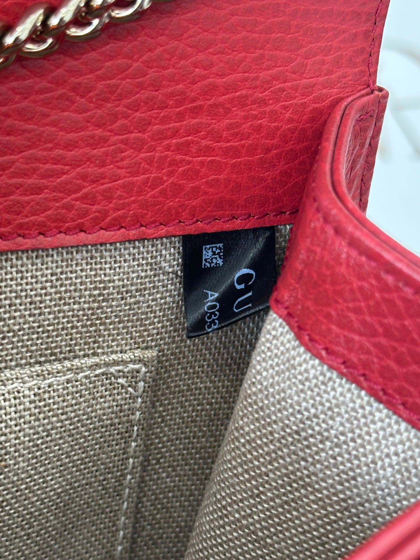 382995 - Gucci Interlocking