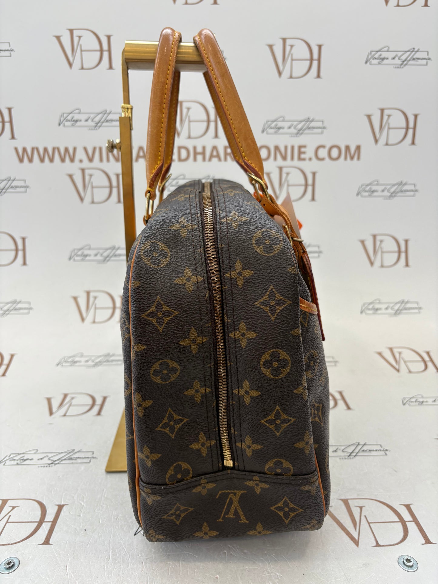 018941 - Louis Vuitton Deauville