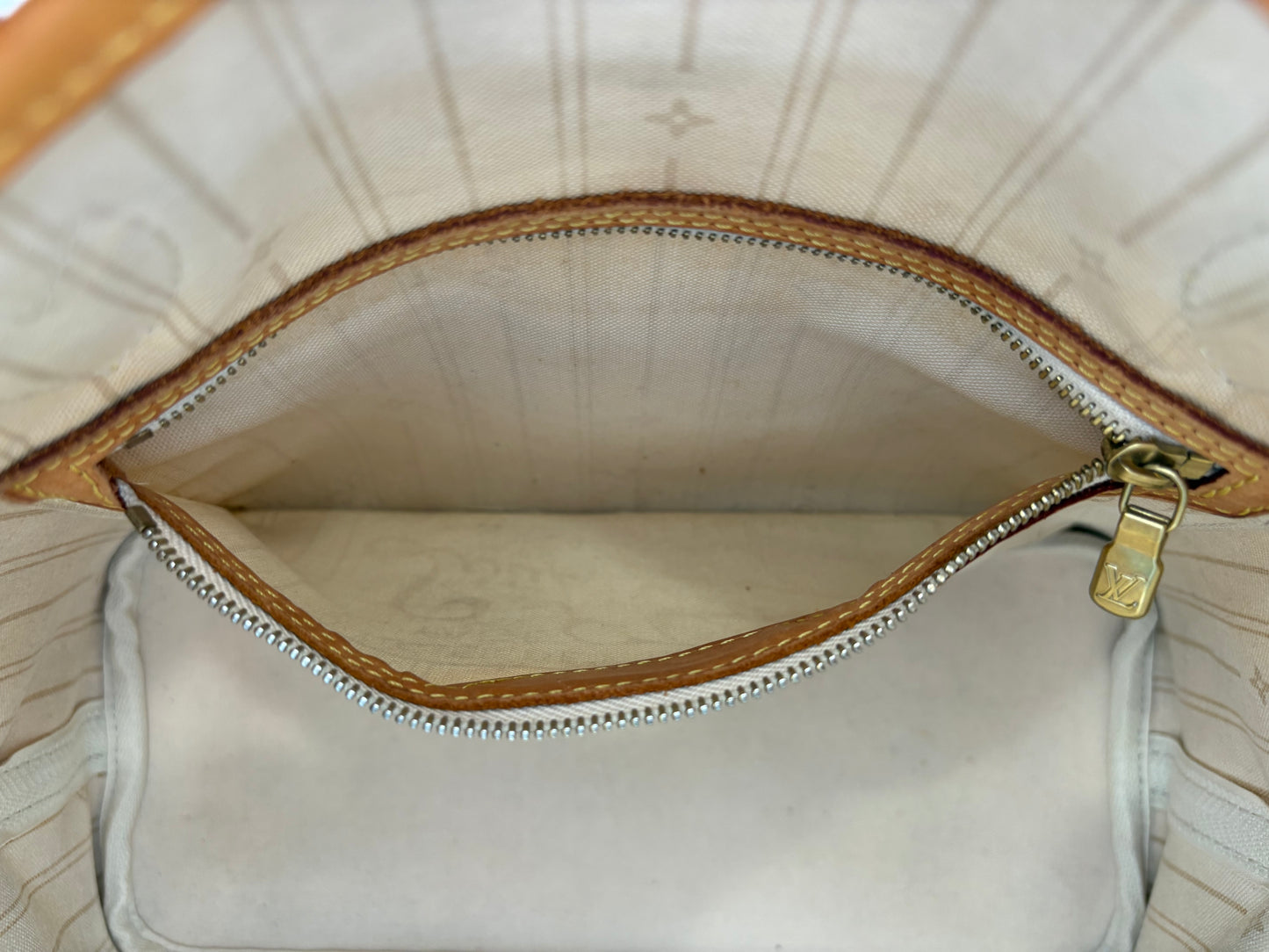 383689 - Louis Vuitton Neverfull PM