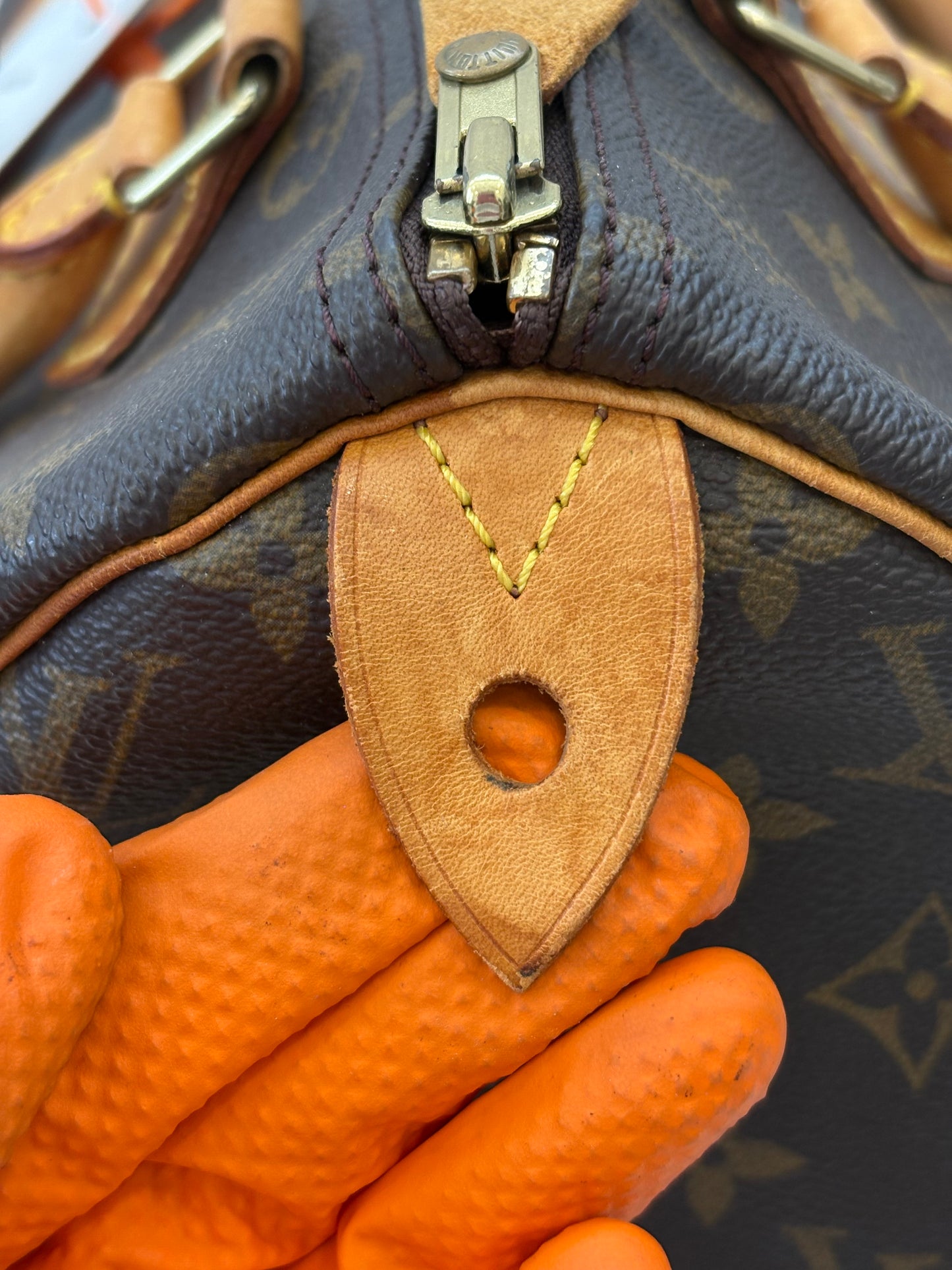 0188677 - Louis Vuitton Speedy 30