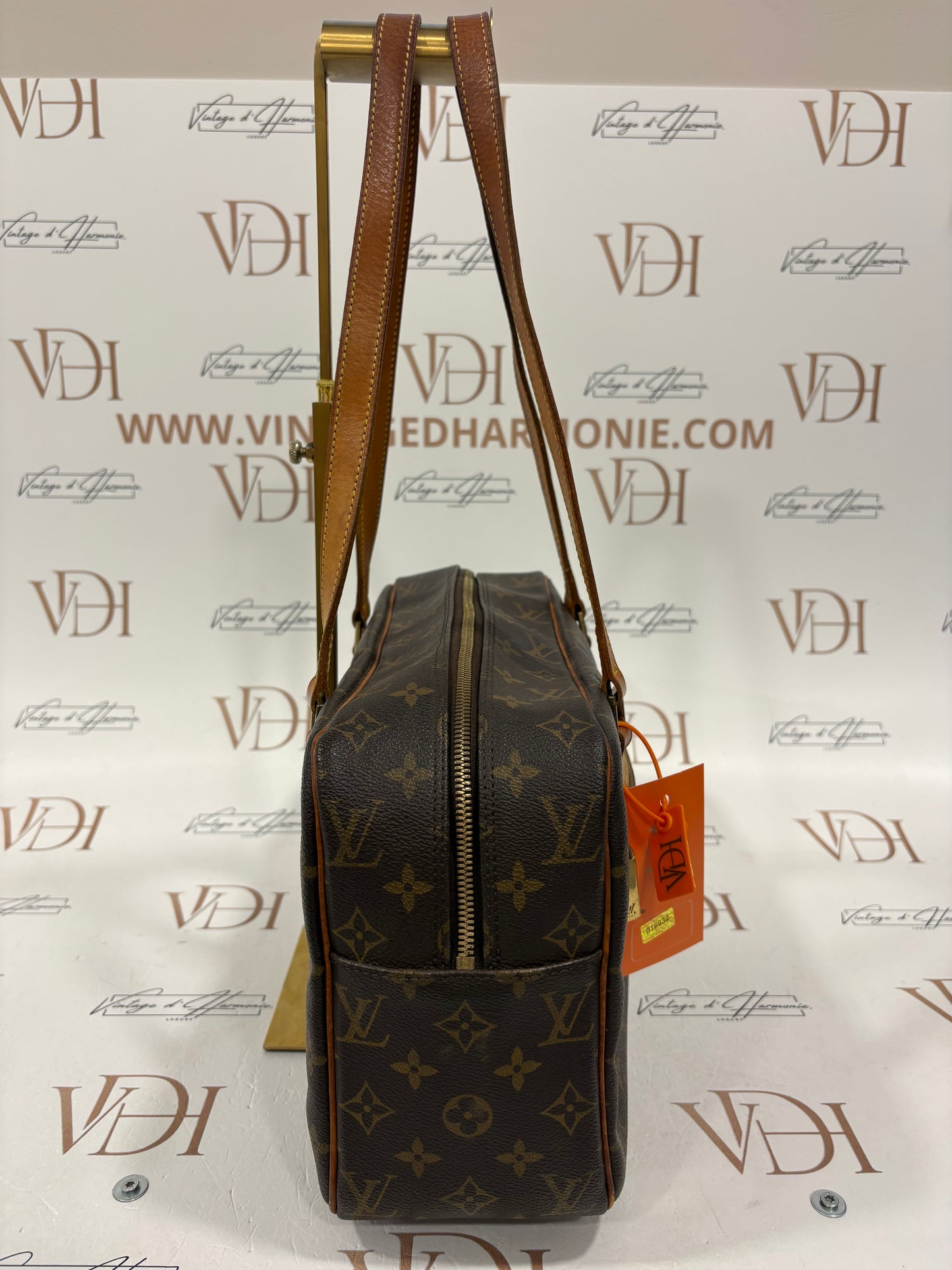 016932 - Louis Vuitton Cite GM