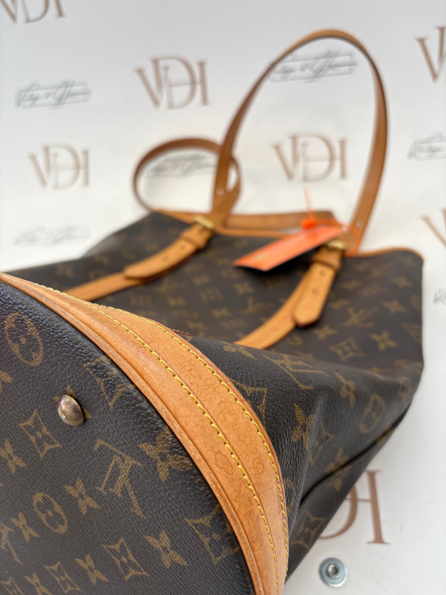 018053 - Louis Vuitton Bucket