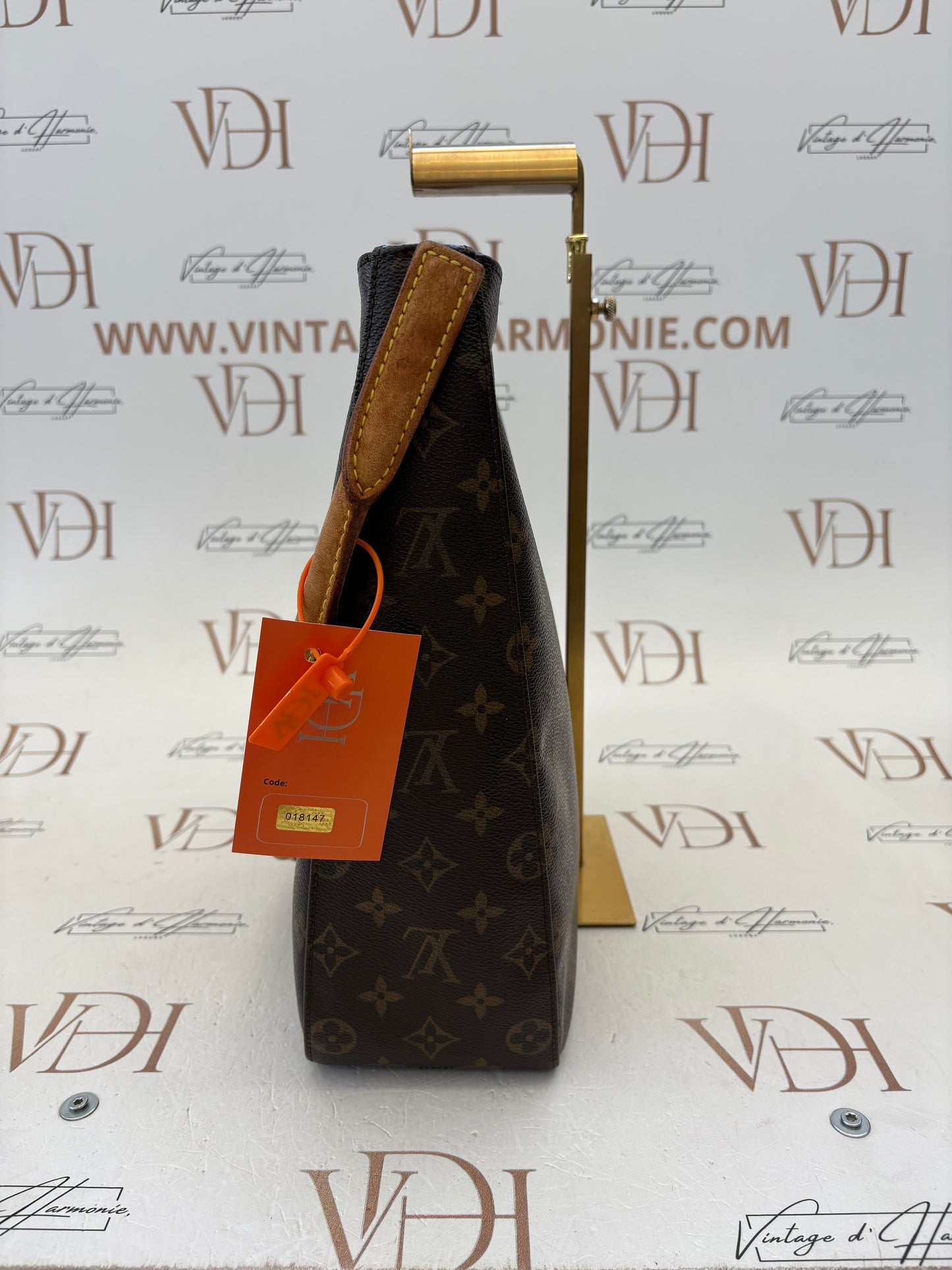 018147 - Louis Vuitton Looping