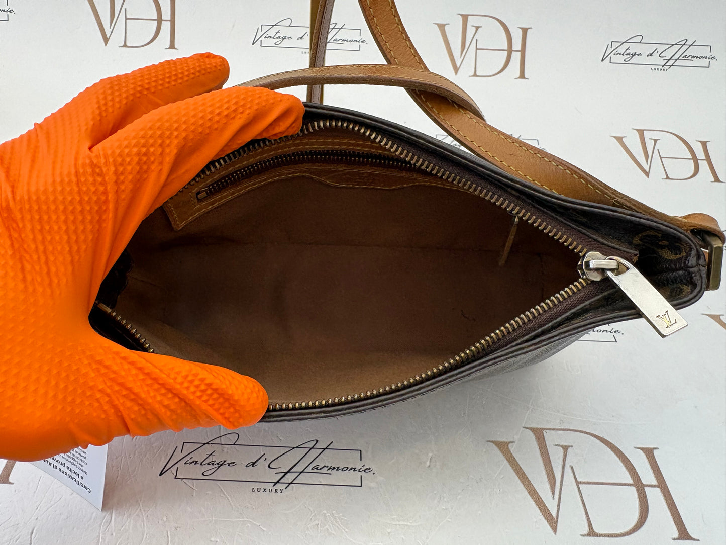 017707 - Louis Vuitton Troteur