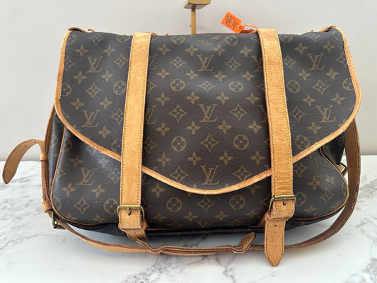 Louis Vuitton Saumur 43