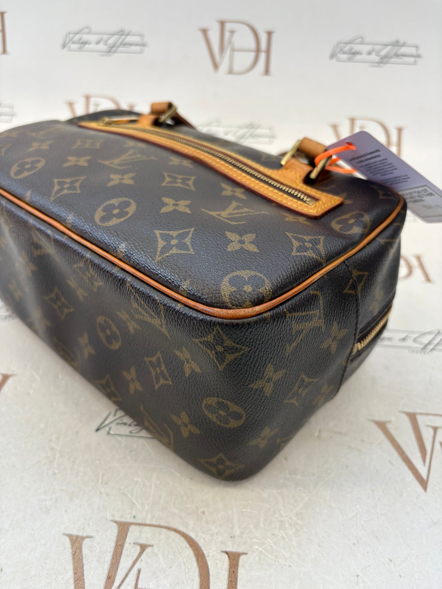 018257 - Louis Vuitton Cite MM