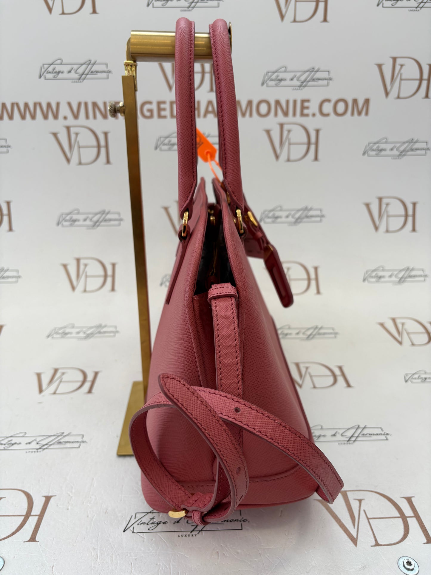 383671 - Prada Promenade